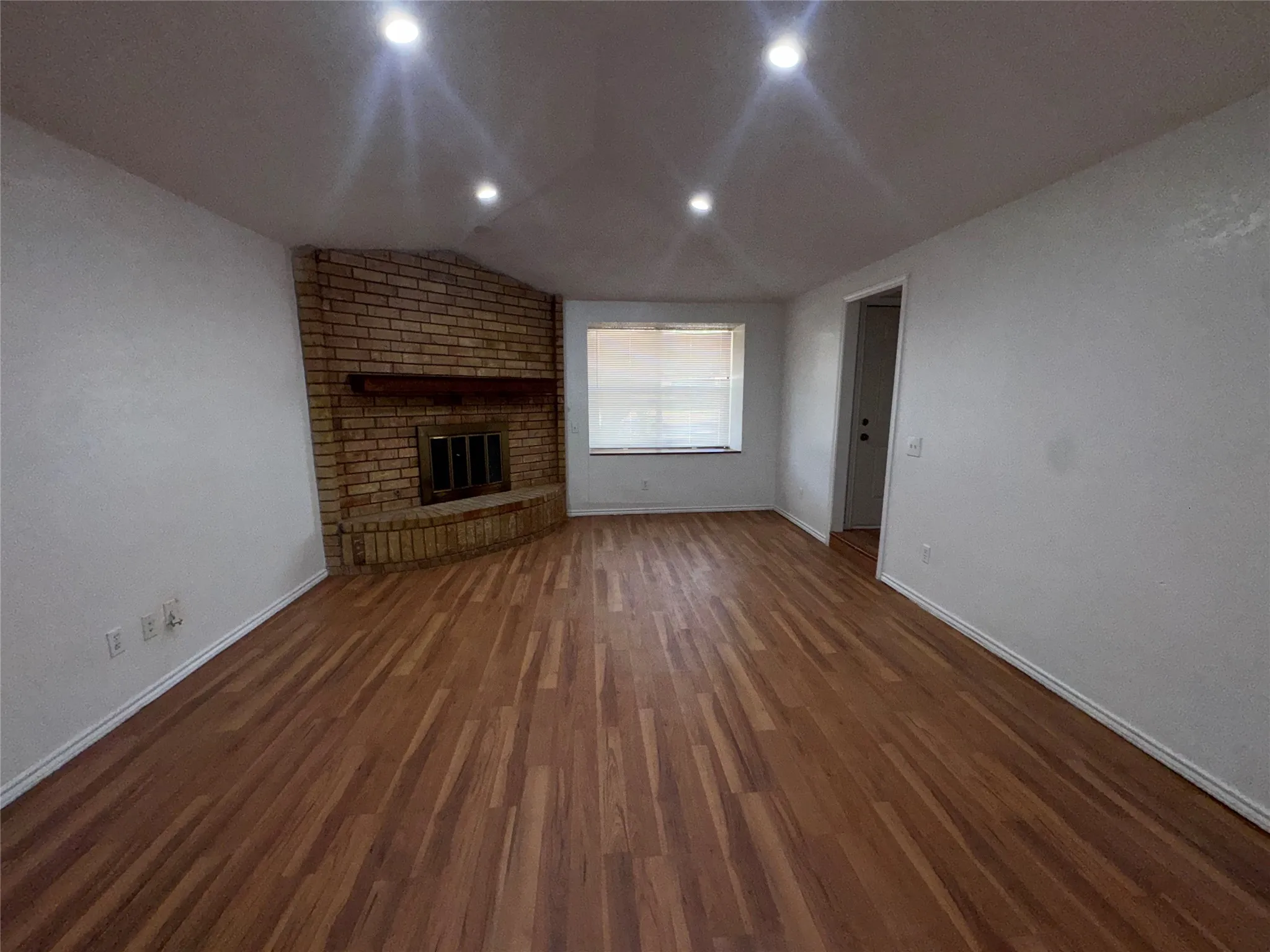 Single Family Residence For Rent in Dallas County , 3648 Country Club Drive W, Irving, Texas 75038, 3 Bedroom, 2 Bathroom, Garage spaces, 2,648 Sqft, built in 1981, mls#21396797, Real Estate Agent in Irving, Homes For Rent in Dallas county, Homes For Rent in Irving, Realtor in Irving Texas, Real Estate Brokerage Independent Realty Texas, Luminita Cordes Realtor
