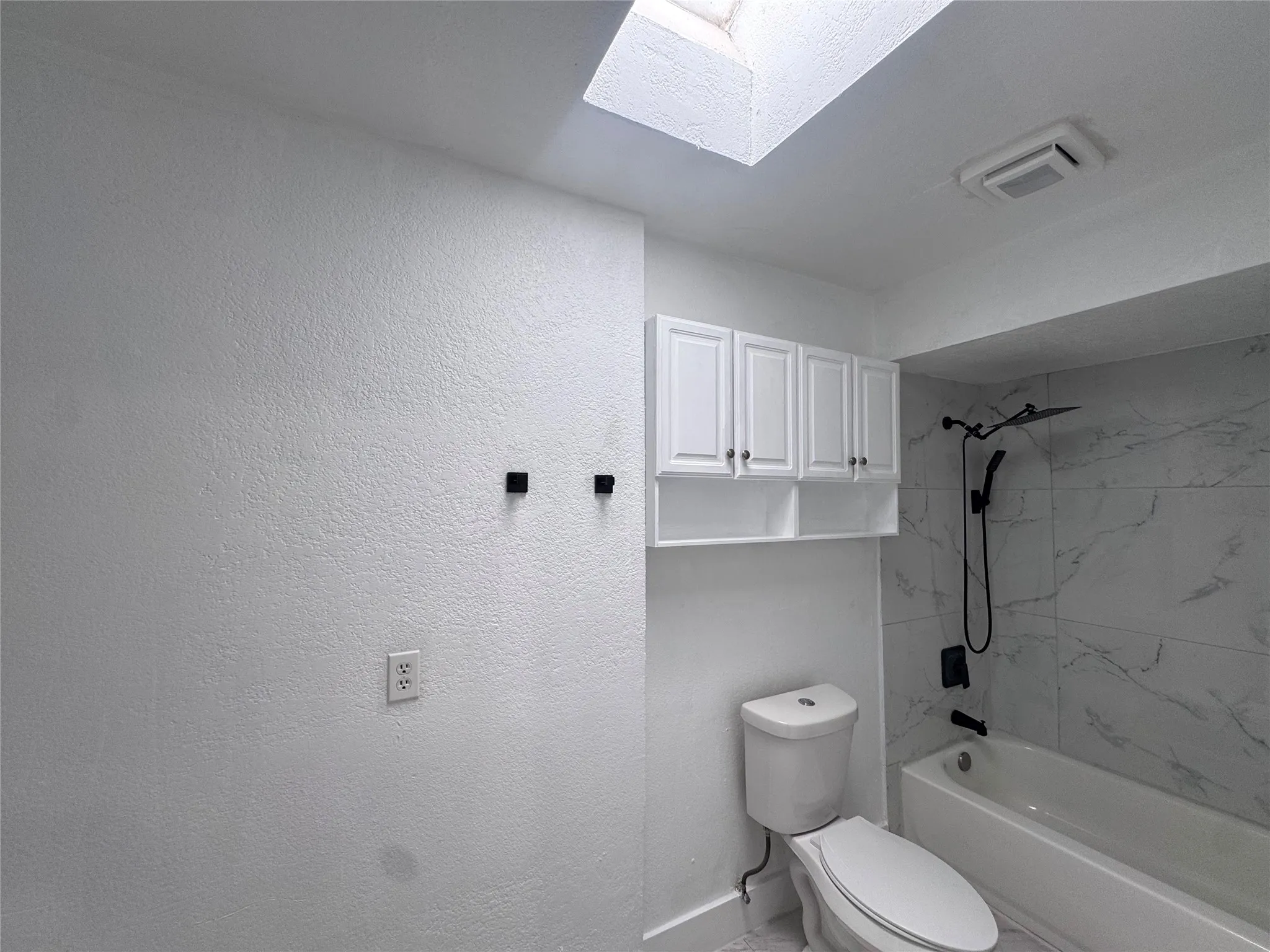 Single Family Residence For Rent in Dallas County , 3648 Country Club Drive W, Irving, Texas 75038, 3 Bedroom, 2 Bathroom, Garage spaces, 2,648 Sqft, built in 1981, mls#21396797, Real Estate Agent in Irving, Homes For Rent in Dallas county, Homes For Rent in Irving, Realtor in Irving Texas, Real Estate Brokerage Independent Realty Texas, Luminita Cordes Realtor