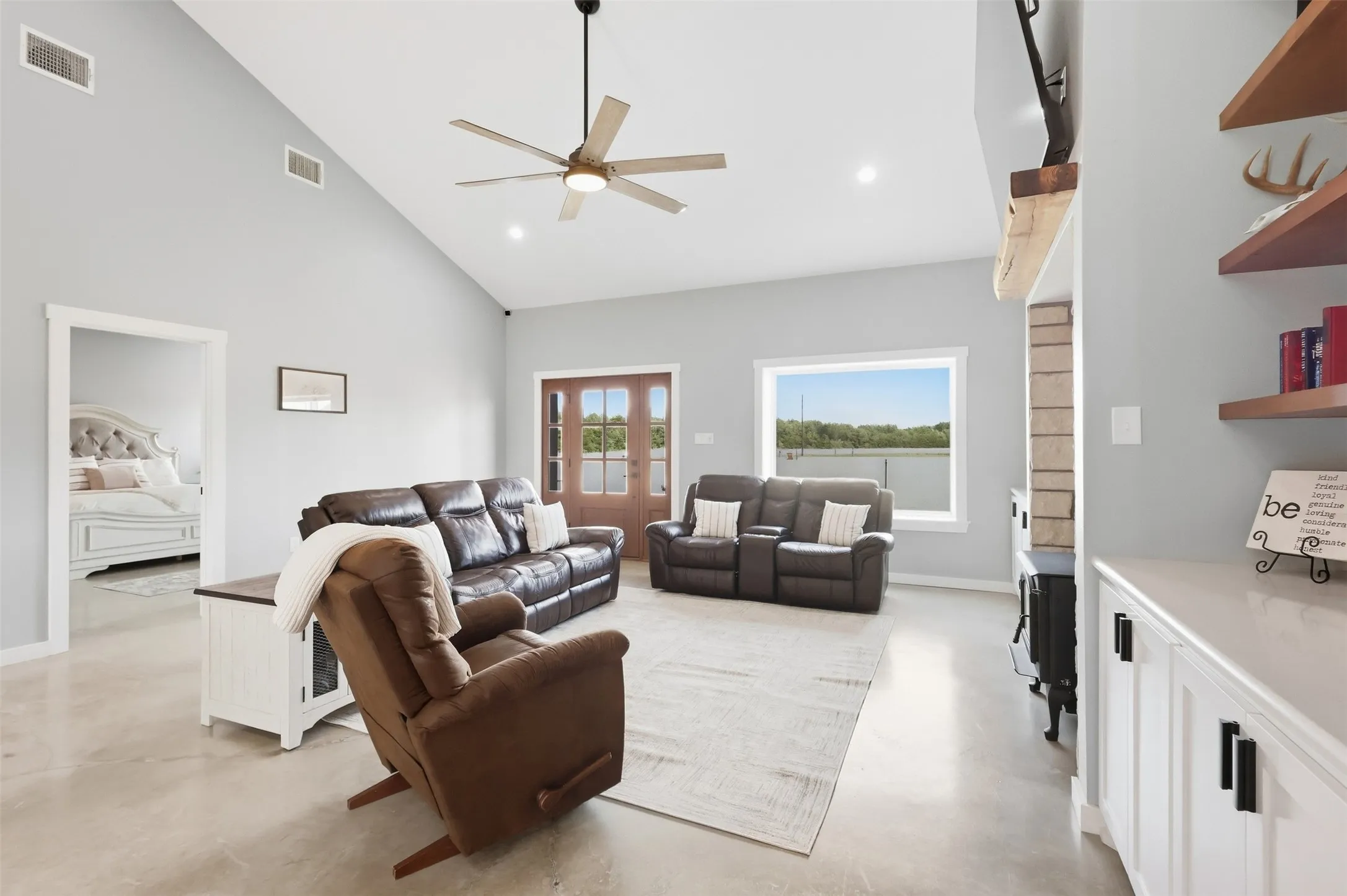Single Family Residence For Sale in Grayson County , 208 Chicken Field Road, Whitewright, Texas 75491, 4 Bedroom, 4 Bathroom, 5 Garage spaces, 2,290 Sqft, built in 2022, mls#21391939, Real Estate Agent in Whitewright, Homes For Sale in Grayson county, Homes For Sale in Whitewright, Realtor in Whitewright Texas, Real Estate Brokerage Independent Realty Texas, Luminita Cordes Realtor