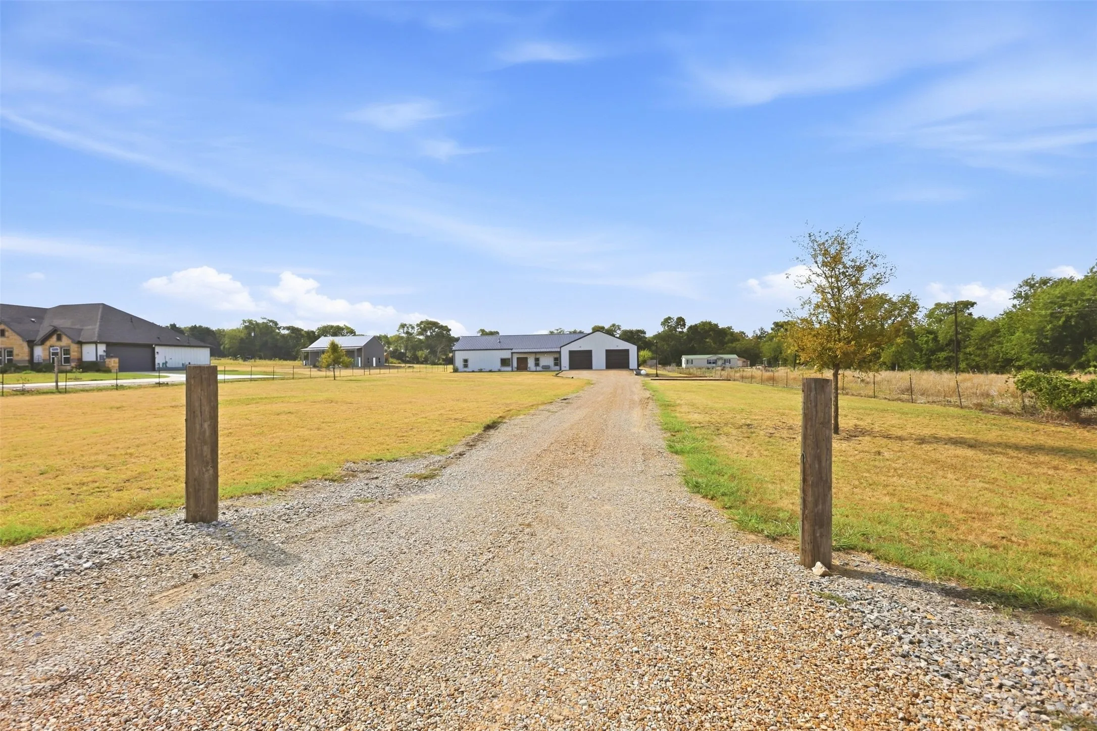 Single Family Residence For Sale in Grayson County , 208 Chicken Field Road, Whitewright, Texas 75491, 4 Bedroom, 4 Bathroom, 5 Garage spaces, 2,290 Sqft, built in 2022, mls#21391939, Real Estate Agent in Whitewright, Homes For Sale in Grayson county, Homes For Sale in Whitewright, Realtor in Whitewright Texas, Real Estate Brokerage Independent Realty Texas, Luminita Cordes Realtor