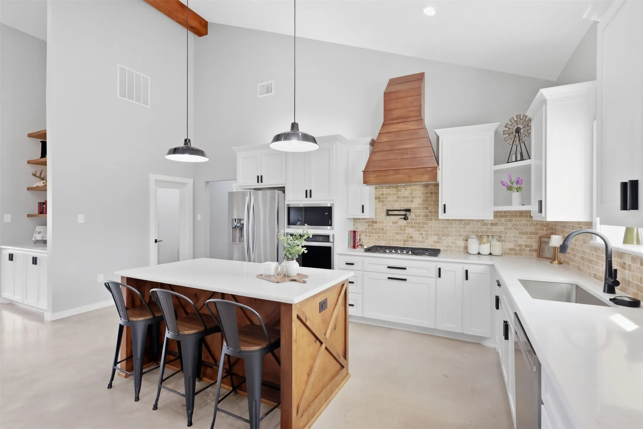 Amazing kitchen with plenty of storage