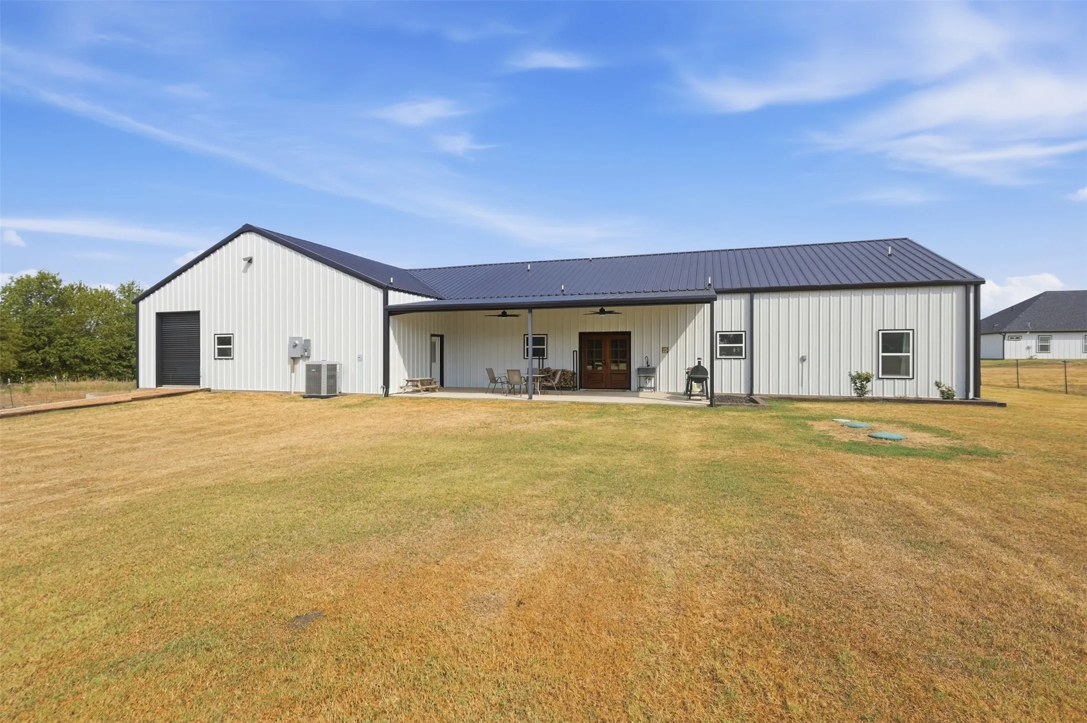 Single Family Residence For Sale in Grayson County , 208 Chicken Field Road, Whitewright, Texas 75491, 4 Bedroom, 4 Bathroom, 5 Garage spaces, 2,290 Sqft, built in 2022, mls#21391939, Real Estate Agent in Whitewright, Homes For Sale in Grayson county, Homes For Sale in Whitewright, Realtor in Whitewright Texas, Real Estate Brokerage Independent Realty Texas, Luminita Cordes Realtor
