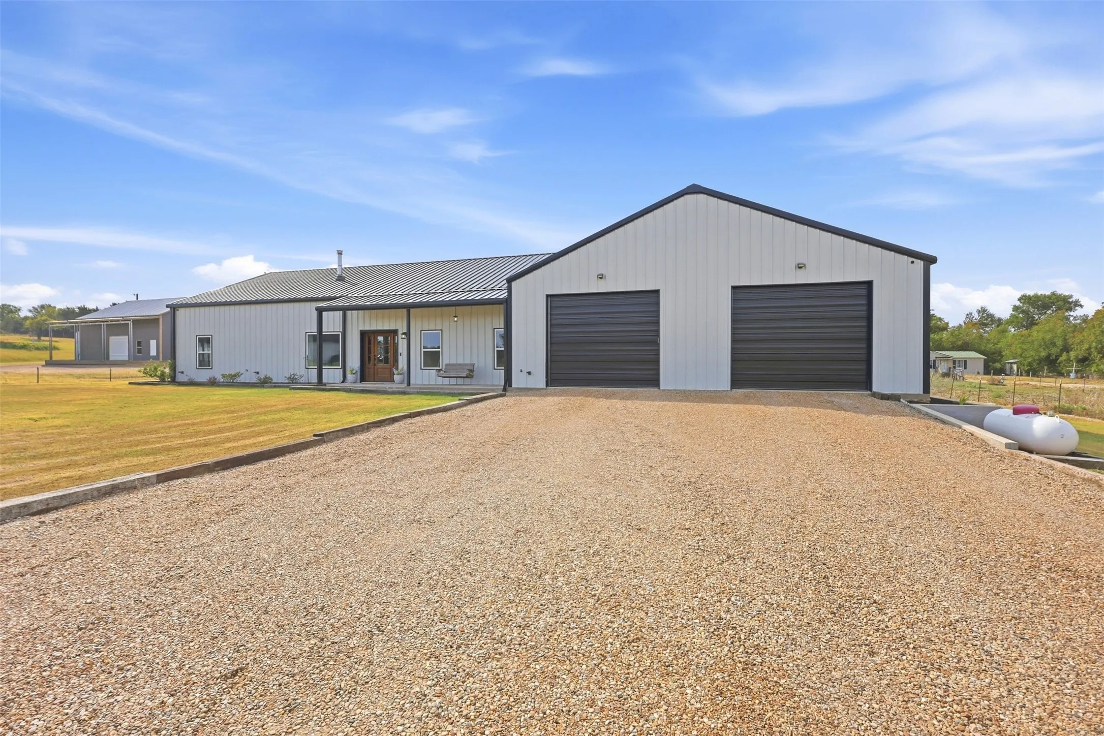 Attached 60x40 garage/shop