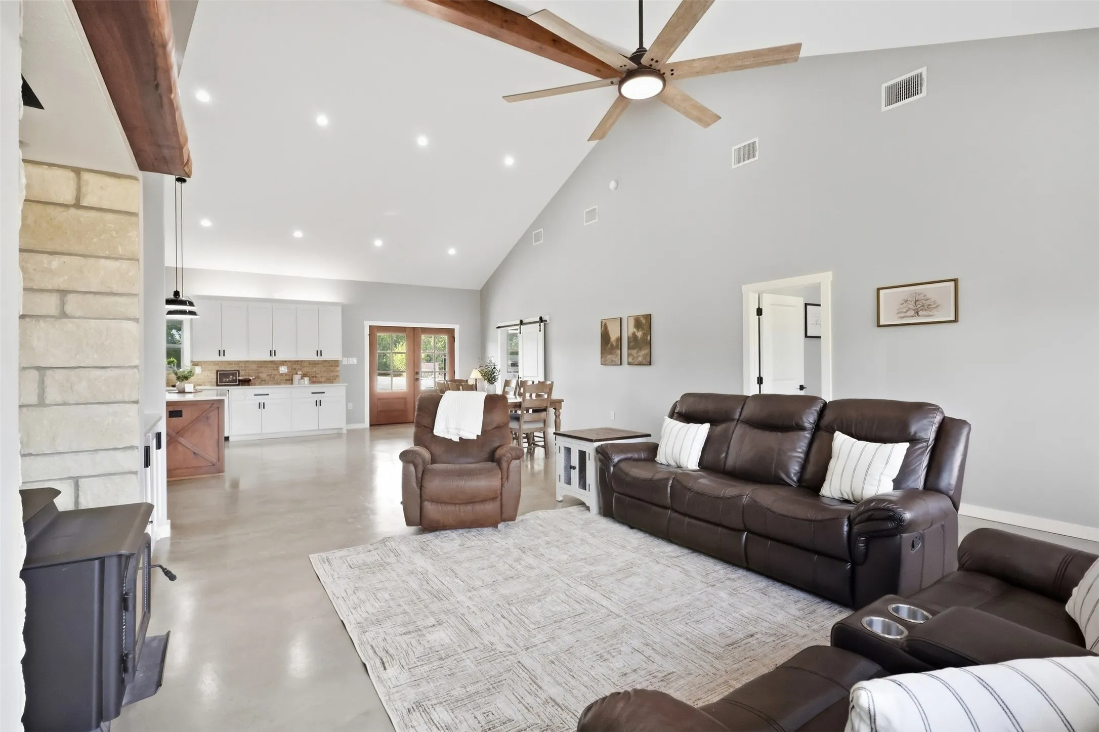 Single Family Residence For Sale in Grayson County , 208 Chicken Field Road, Whitewright, Texas 75491, 4 Bedroom, 4 Bathroom, 5 Garage spaces, 2,290 Sqft, built in 2022, mls#21391939, Real Estate Agent in Whitewright, Homes For Sale in Grayson county, Homes For Sale in Whitewright, Realtor in Whitewright Texas, Real Estate Brokerage Independent Realty Texas, Luminita Cordes Realtor