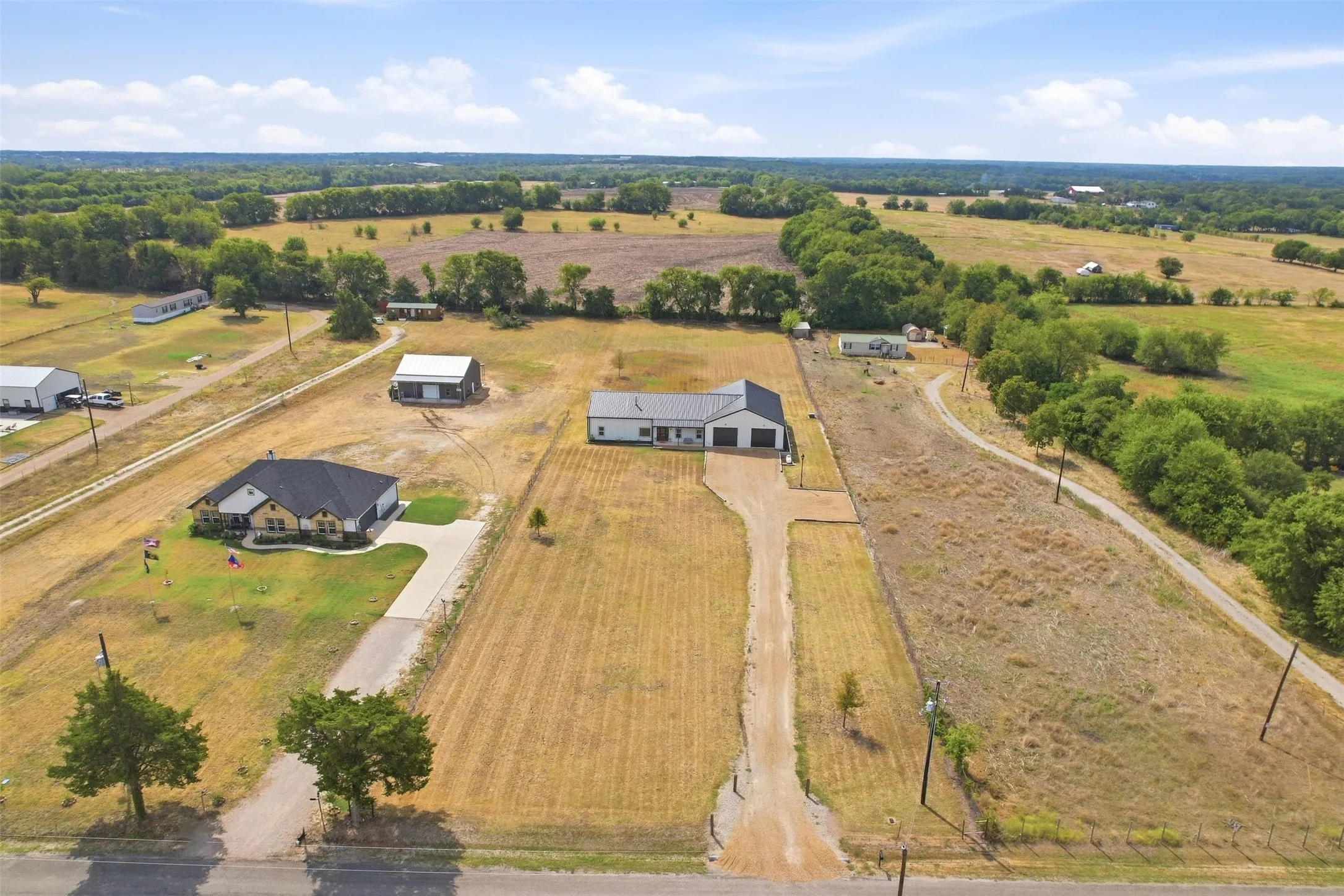 Single Family Residence For Sale in Grayson County , 208 Chicken Field Road, Whitewright, Texas 75491, 4 Bedroom, 4 Bathroom, 5 Garage spaces, 2,290 Sqft, built in 2022, mls#21391939, Real Estate Agent in Whitewright, Homes For Sale in Grayson county, Homes For Sale in Whitewright, Realtor in Whitewright Texas, Real Estate Brokerage Independent Realty Texas, Luminita Cordes Realtor