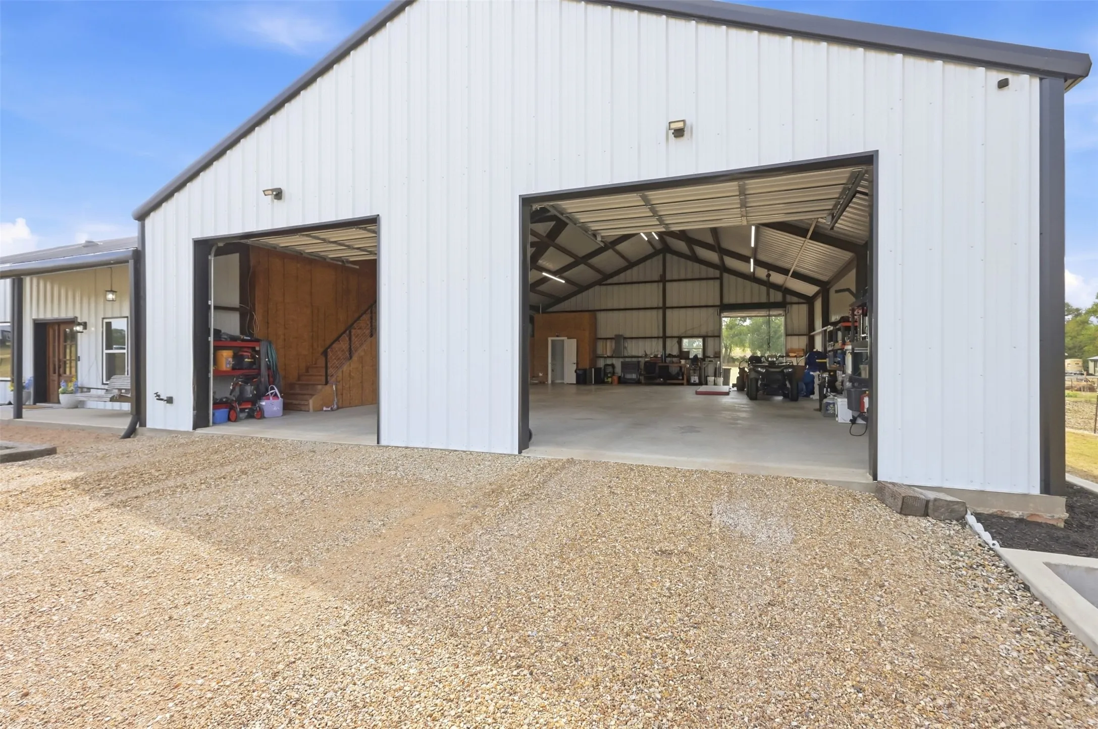 Single Family Residence For Sale in Grayson County , 208 Chicken Field Road, Whitewright, Texas 75491, 4 Bedroom, 4 Bathroom, 5 Garage spaces, 2,290 Sqft, built in 2022, mls#21391939, Real Estate Agent in Whitewright, Homes For Sale in Grayson county, Homes For Sale in Whitewright, Realtor in Whitewright Texas, Real Estate Brokerage Independent Realty Texas, Luminita Cordes Realtor