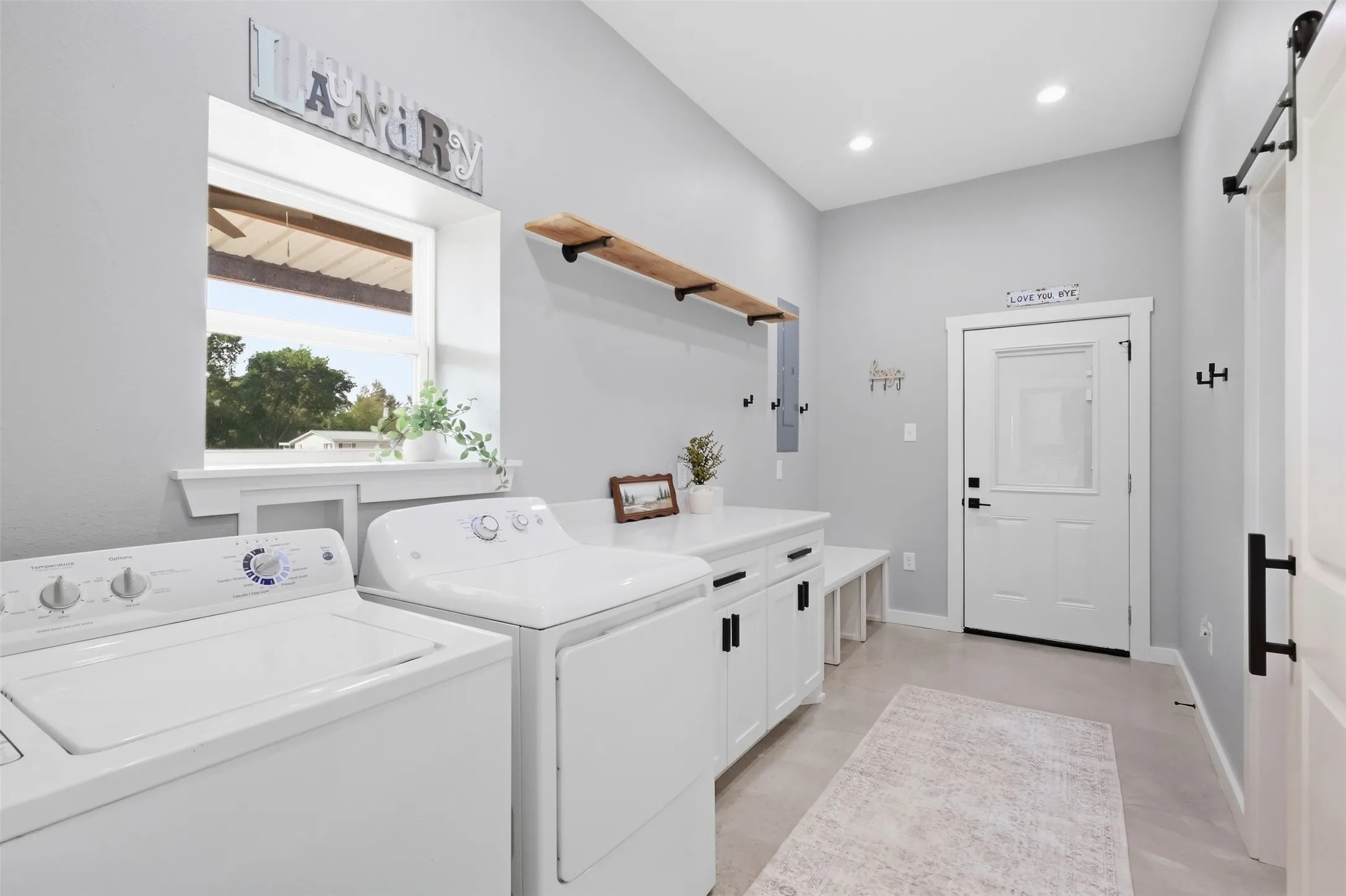Single Family Residence For Sale in Grayson County , 208 Chicken Field Road, Whitewright, Texas 75491, 4 Bedroom, 4 Bathroom, 5 Garage spaces, 2,290 Sqft, built in 2022, mls#21391939, Real Estate Agent in Whitewright, Homes For Sale in Grayson county, Homes For Sale in Whitewright, Realtor in Whitewright Texas, Real Estate Brokerage Independent Realty Texas, Luminita Cordes Realtor