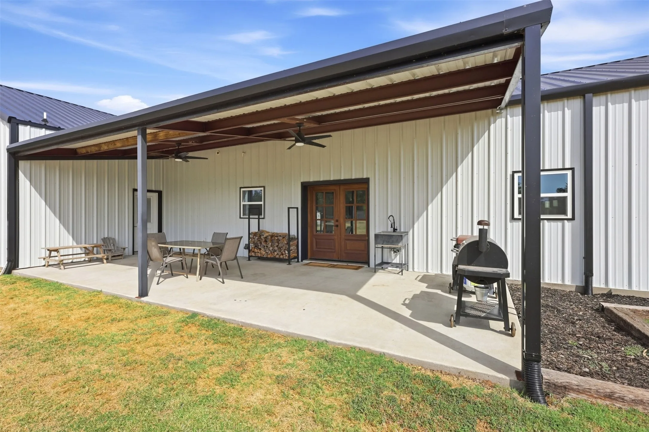 Single Family Residence For Sale in Grayson County , 208 Chicken Field Road, Whitewright, Texas 75491, 4 Bedroom, 4 Bathroom, 5 Garage spaces, 2,290 Sqft, built in 2022, mls#21391939, Real Estate Agent in Whitewright, Homes For Sale in Grayson county, Homes For Sale in Whitewright, Realtor in Whitewright Texas, Real Estate Brokerage Independent Realty Texas, Luminita Cordes Realtor