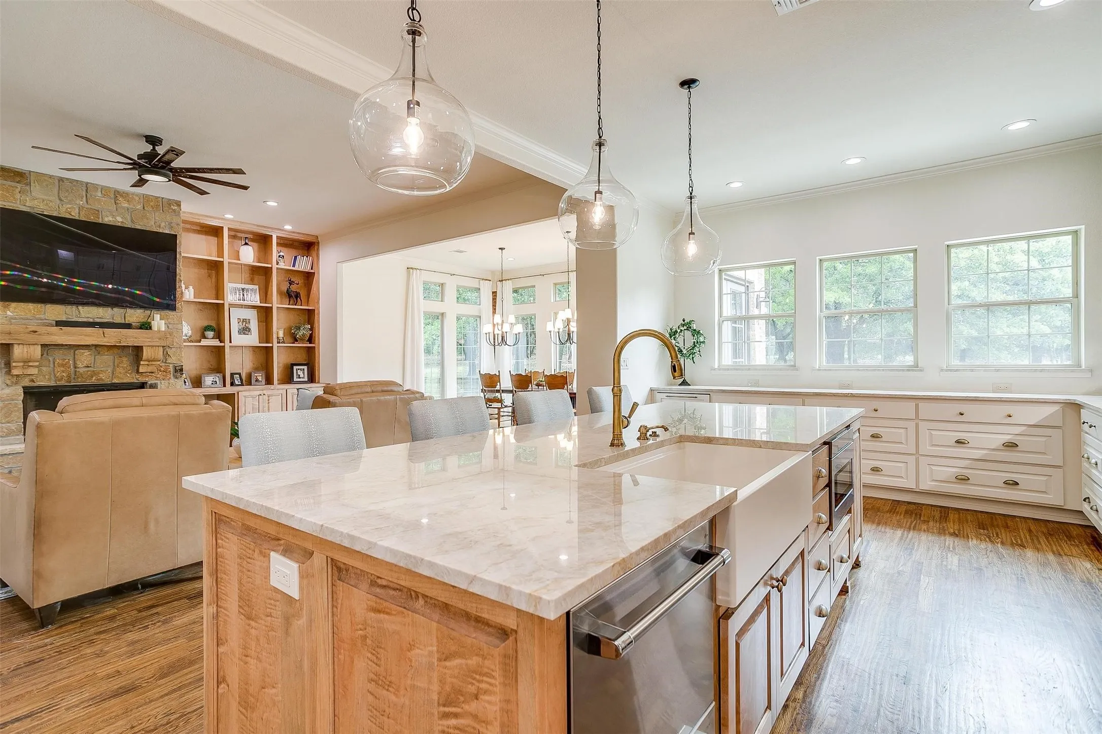 Single Family Residence For Sale in Parker County , 115 Lantana Court, Peaster, Texas 76487, 4 Bedroom, 4 Bathroom, 3 Garage spaces, 3,750 Sqft, built in 2002, mls#21396801, Real Estate Agent in Peaster, Homes For Sale in Parker county, Homes For Sale in Peaster, Realtor in Peaster Texas, Real Estate Brokerage Independent Realty Texas, Luminita Cordes Realtor