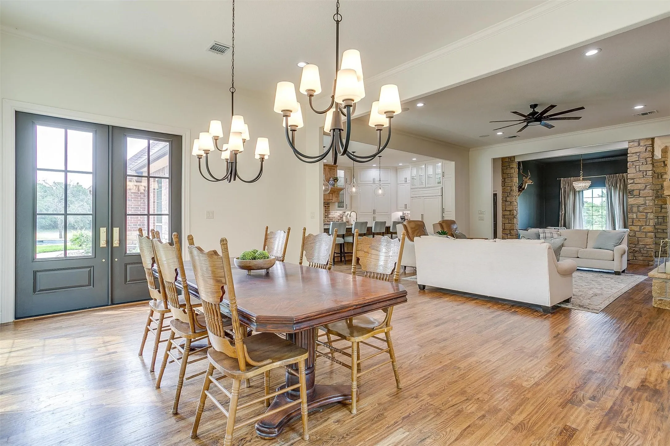 Single Family Residence For Sale in Parker County , 115 Lantana Court, Peaster, Texas 76487, 4 Bedroom, 4 Bathroom, 3 Garage spaces, 3,750 Sqft, built in 2002, mls#21396801, Real Estate Agent in Peaster, Homes For Sale in Parker county, Homes For Sale in Peaster, Realtor in Peaster Texas, Real Estate Brokerage Independent Realty Texas, Luminita Cordes Realtor