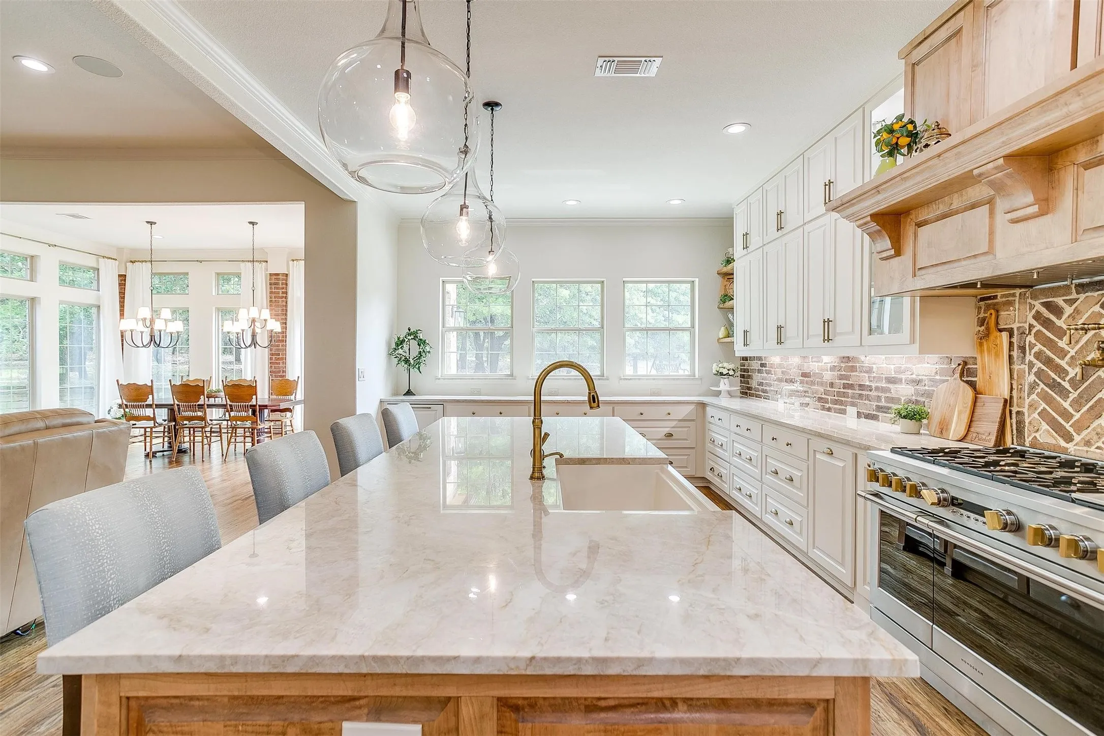 Single Family Residence For Sale in Parker County , 115 Lantana Court, Peaster, Texas 76487, 4 Bedroom, 4 Bathroom, 3 Garage spaces, 3,750 Sqft, built in 2002, mls#21396801, Real Estate Agent in Peaster, Homes For Sale in Parker county, Homes For Sale in Peaster, Realtor in Peaster Texas, Real Estate Brokerage Independent Realty Texas, Luminita Cordes Realtor
