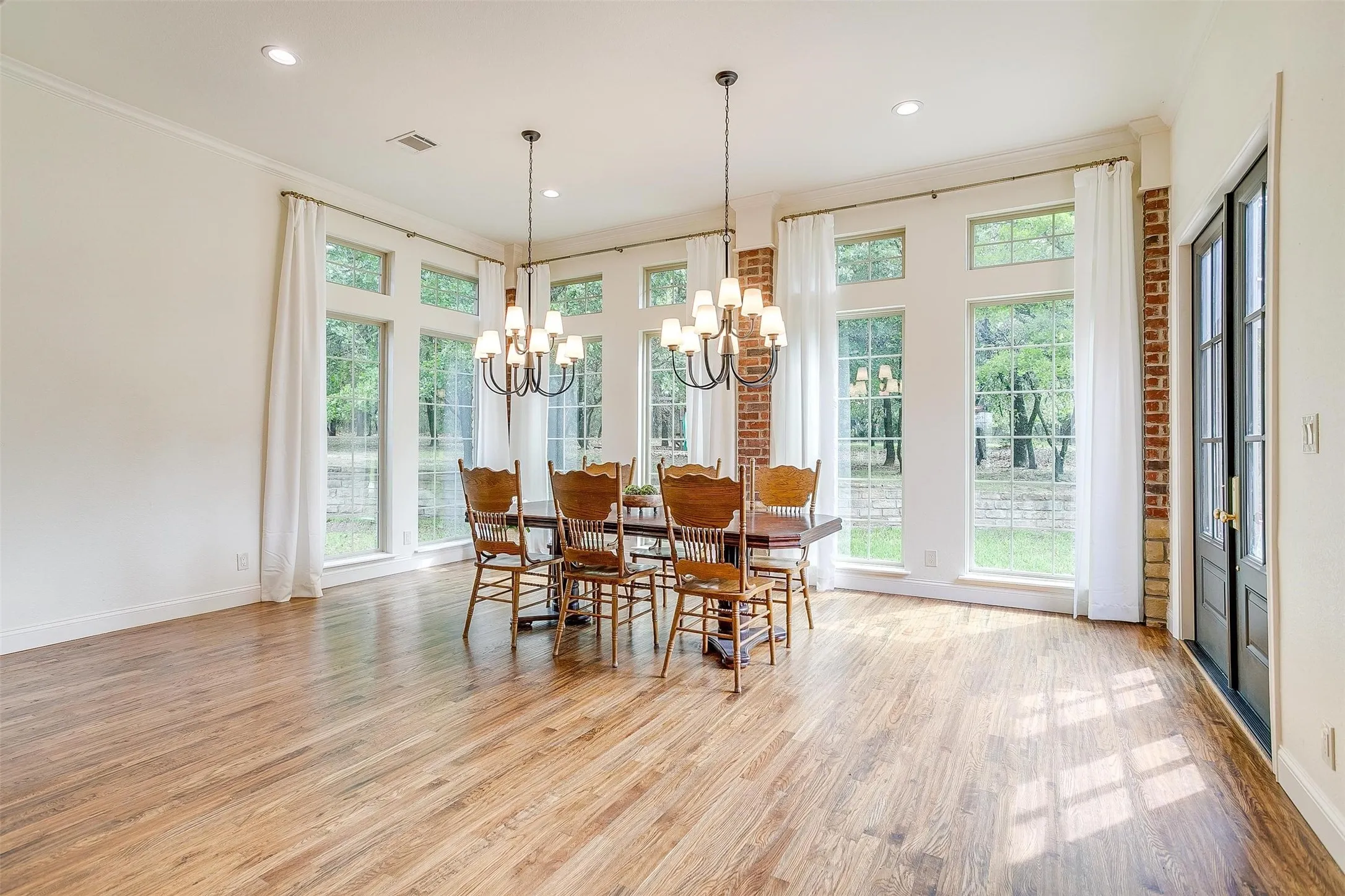 Single Family Residence For Sale in Parker County , 115 Lantana Court, Peaster, Texas 76487, 4 Bedroom, 4 Bathroom, 3 Garage spaces, 3,750 Sqft, built in 2002, mls#21396801, Real Estate Agent in Peaster, Homes For Sale in Parker county, Homes For Sale in Peaster, Realtor in Peaster Texas, Real Estate Brokerage Independent Realty Texas, Luminita Cordes Realtor