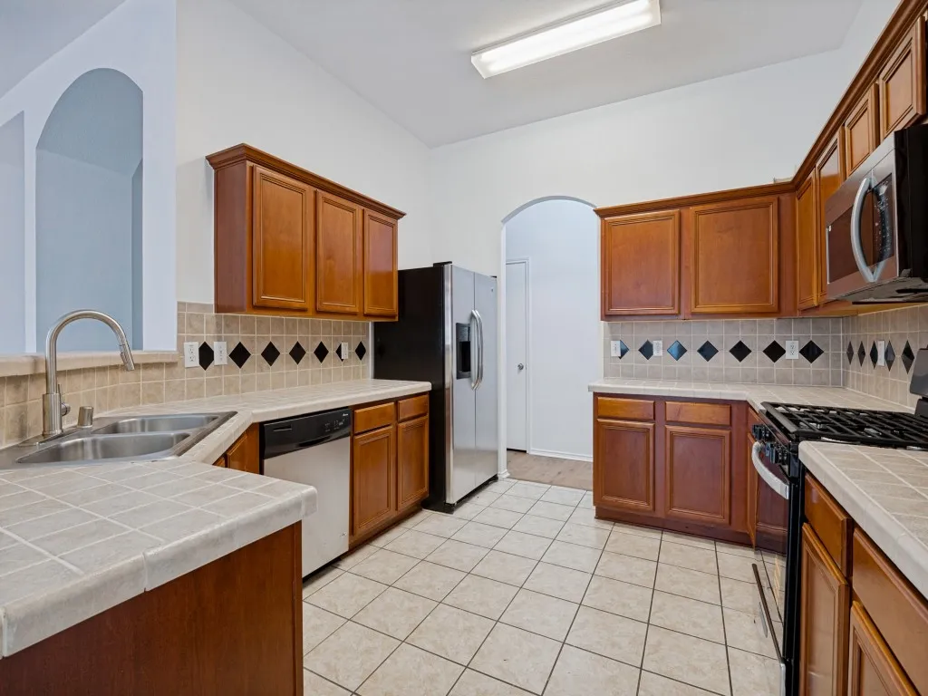 Single Family Residence For Sale in Tarrant County , 2459 Frontier Drive, Grand Prairie, Texas 75052, 4 Bedroom, 2 Bathroom, 2 Garage spaces, 2,194 Sqft, built in 2002, mls#21396624, Real Estate Agent in Grand Prairie, Homes For Sale in Tarrant county, Homes For Sale in Grand Prairie, Realtor in Grand Prairie Texas, Real Estate Brokerage Independent Realty Texas, Luminita Cordes Realtor