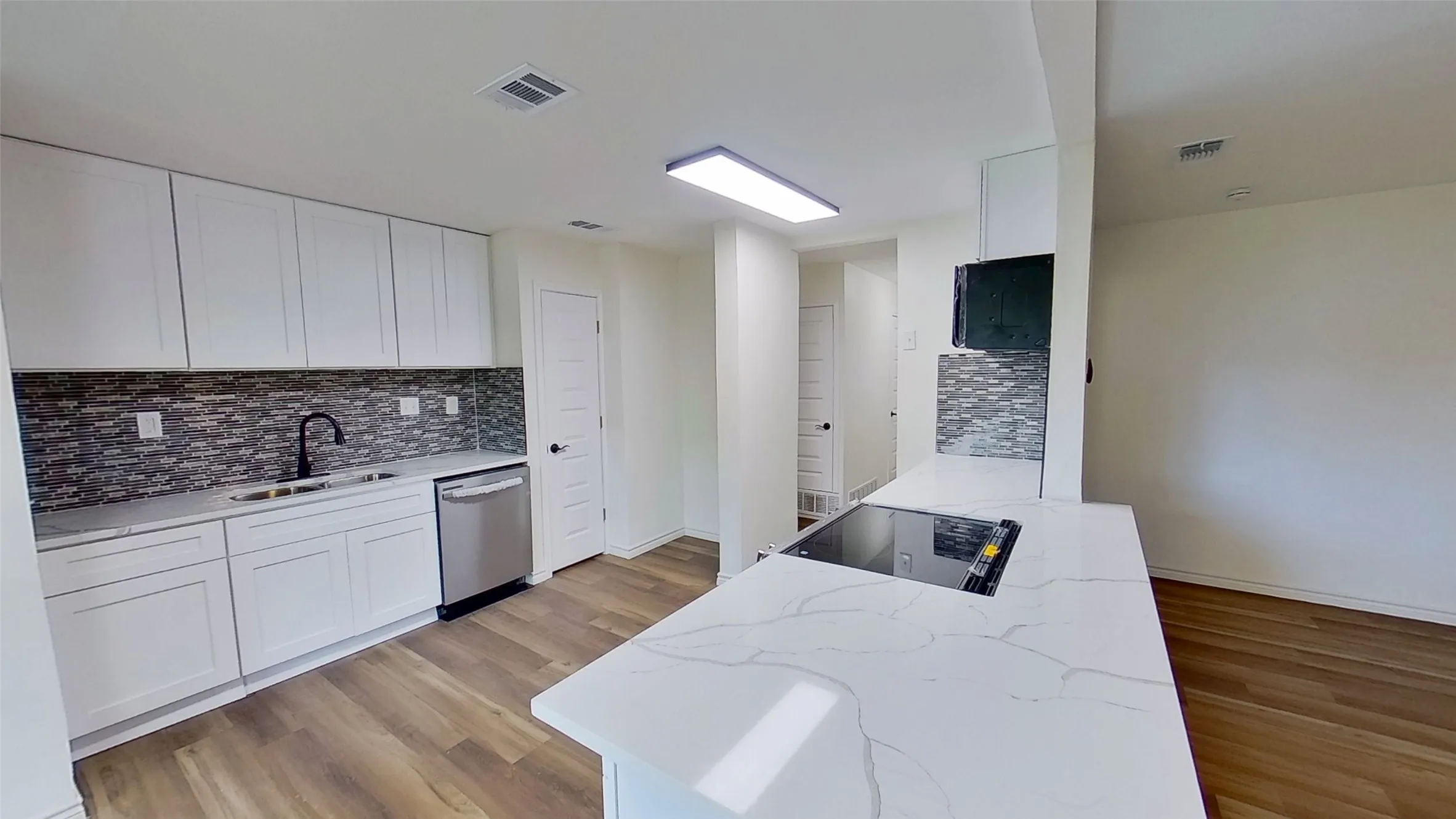 Single Family Residence For Sale in Tarrant County , 2231 Park Springs Court, Arlington, Texas 76013, 3 Bedroom, 2 Bathroom, 2 Garage spaces, 1,418 Sqft, built in 1978, mls#21395816, Real Estate Agent in Arlington, Homes For Sale in Tarrant county, Homes For Sale in Arlington, Realtor in Arlington Texas, Real Estate Brokerage Independent Realty Texas, Luminita Cordes Realtor