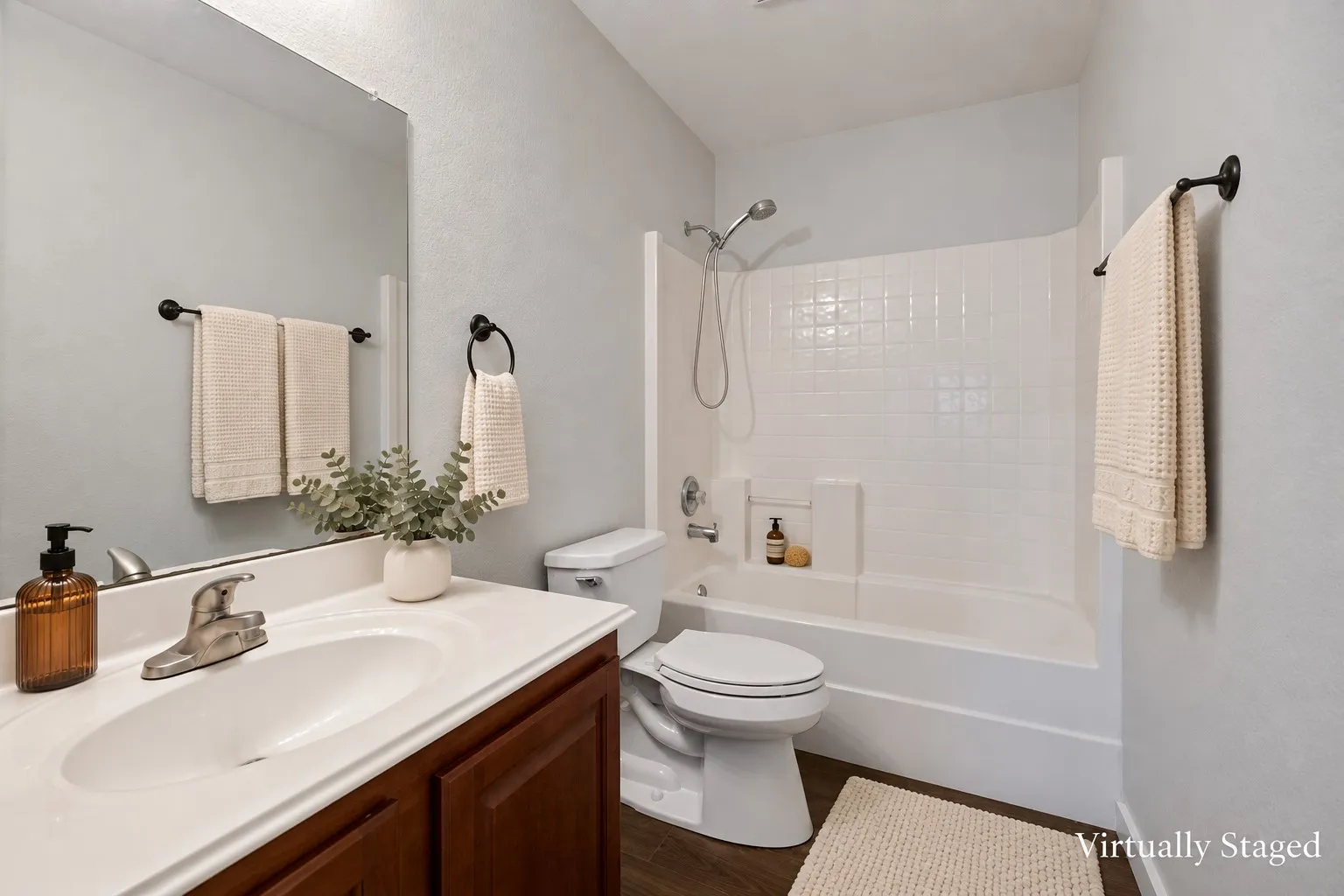 White vanity with an integrated sink and chrome faucet