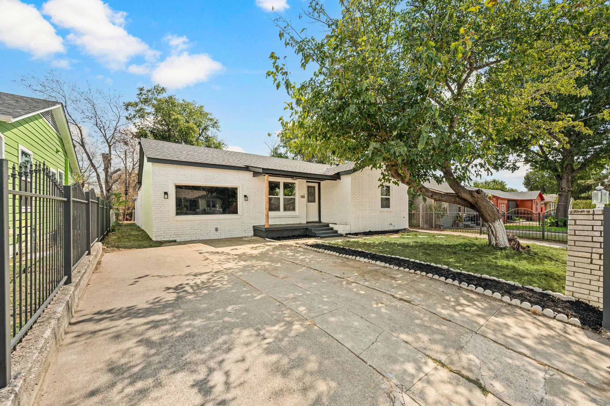 Single Family Residence For Sale in Tarrant County , 3855 Dowdell Street, Fort Worth, Texas 76119, 3 Bedroom, 2 Bathroom, Garage spaces, 1,425 Sqft, built in 1952, mls#21396805, Real Estate Agent in Fort Worth, Homes For Sale in Tarrant county, Homes For Sale in Fort Worth, Realtor in Fort Worth Texas, Real Estate Brokerage Independent Realty Texas, Luminita Cordes Realtor