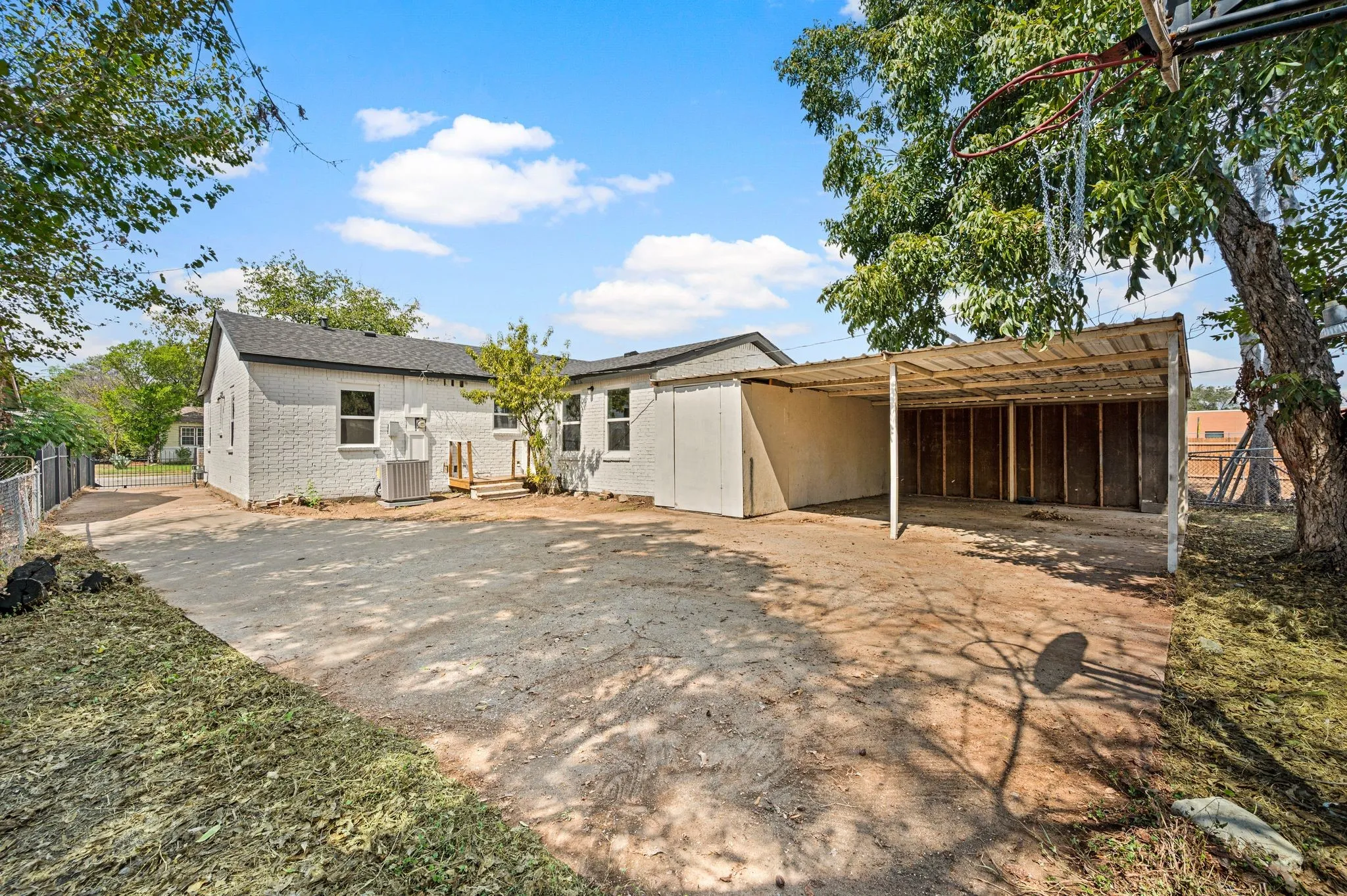 Single Family Residence For Sale in Tarrant County , 3855 Dowdell Street, Fort Worth, Texas 76119, 3 Bedroom, 2 Bathroom, Garage spaces, 1,425 Sqft, built in 1952, mls#21396805, Real Estate Agent in Fort Worth, Homes For Sale in Tarrant county, Homes For Sale in Fort Worth, Realtor in Fort Worth Texas, Real Estate Brokerage Independent Realty Texas, Luminita Cordes Realtor
