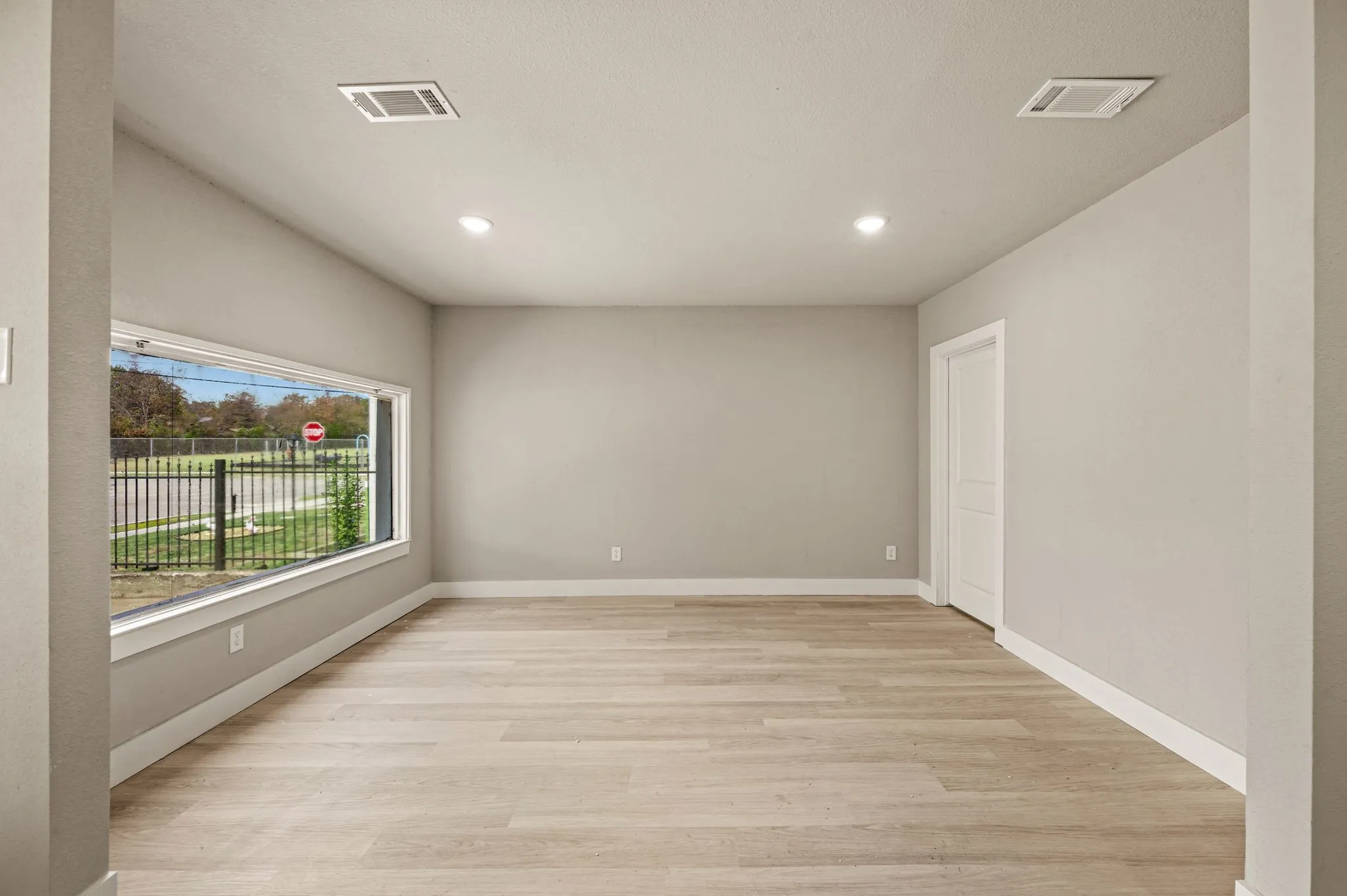 Single Family Residence For Sale in Tarrant County , 3855 Dowdell Street, Fort Worth, Texas 76119, 3 Bedroom, 2 Bathroom, Garage spaces, 1,425 Sqft, built in 1952, mls#21396805, Real Estate Agent in Fort Worth, Homes For Sale in Tarrant county, Homes For Sale in Fort Worth, Realtor in Fort Worth Texas, Real Estate Brokerage Independent Realty Texas, Luminita Cordes Realtor