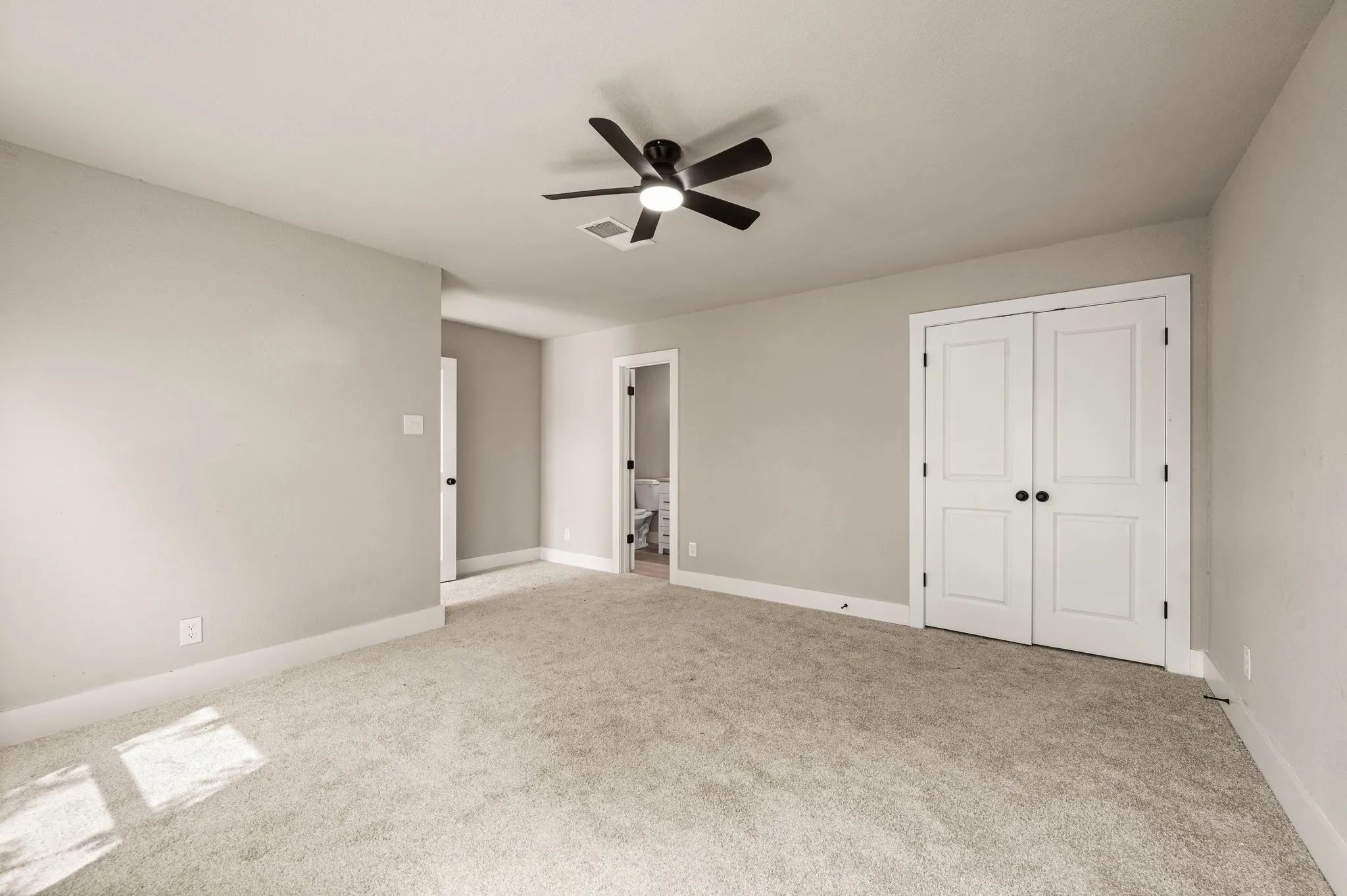 Single Family Residence For Sale in Tarrant County , 3855 Dowdell Street, Fort Worth, Texas 76119, 3 Bedroom, 2 Bathroom, Garage spaces, 1,425 Sqft, built in 1952, mls#21396805, Real Estate Agent in Fort Worth, Homes For Sale in Tarrant county, Homes For Sale in Fort Worth, Realtor in Fort Worth Texas, Real Estate Brokerage Independent Realty Texas, Luminita Cordes Realtor
