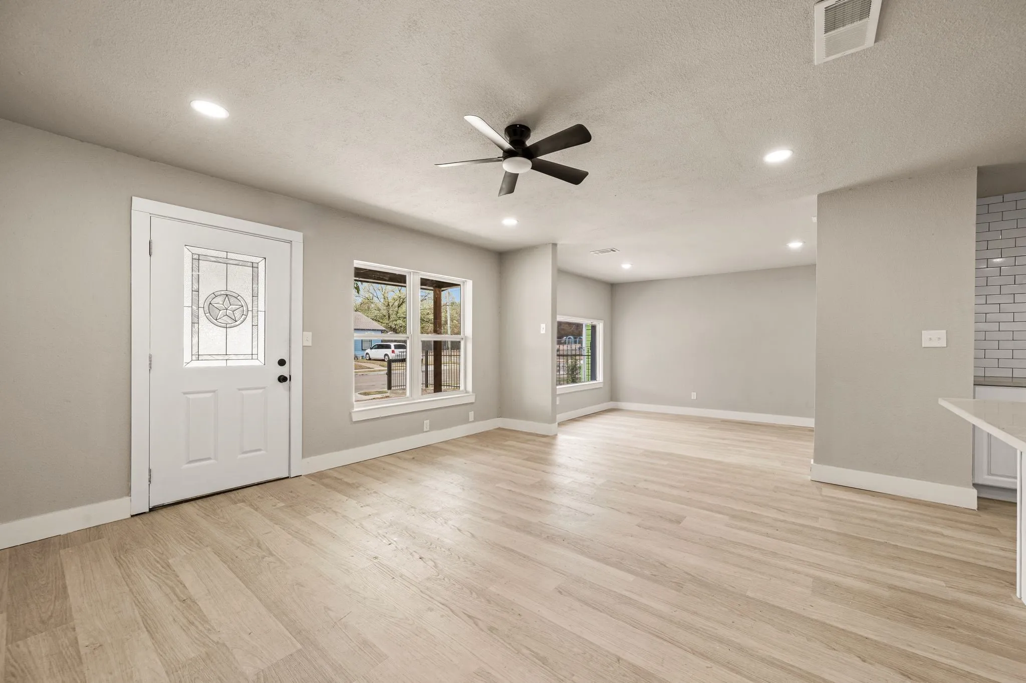 Single Family Residence For Sale in Tarrant County , 3855 Dowdell Street, Fort Worth, Texas 76119, 3 Bedroom, 2 Bathroom, Garage spaces, 1,425 Sqft, built in 1952, mls#21396805, Real Estate Agent in Fort Worth, Homes For Sale in Tarrant county, Homes For Sale in Fort Worth, Realtor in Fort Worth Texas, Real Estate Brokerage Independent Realty Texas, Luminita Cordes Realtor