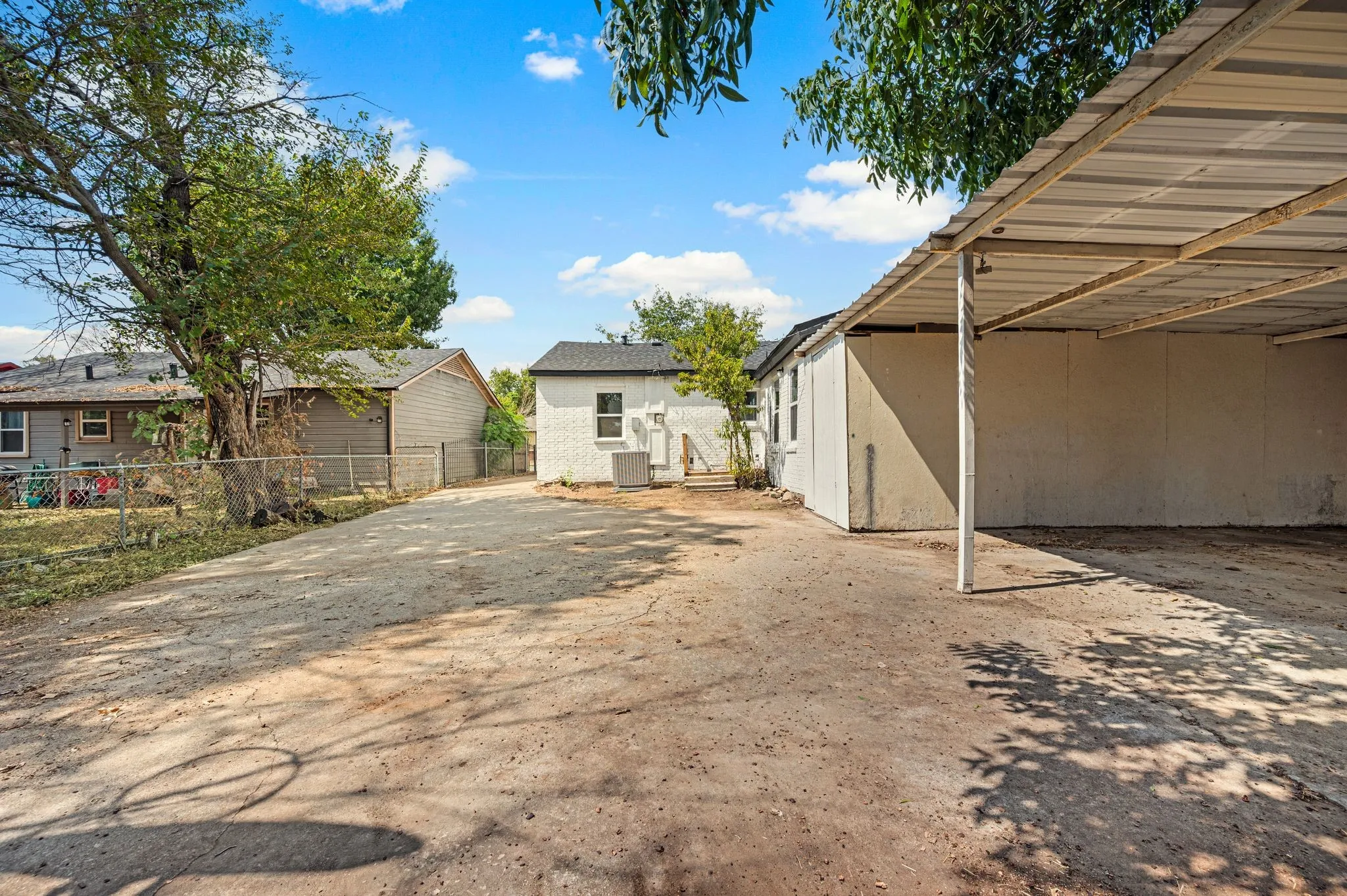 Single Family Residence For Sale in Tarrant County , 3855 Dowdell Street, Fort Worth, Texas 76119, 3 Bedroom, 2 Bathroom, Garage spaces, 1,425 Sqft, built in 1952, mls#21396805, Real Estate Agent in Fort Worth, Homes For Sale in Tarrant county, Homes For Sale in Fort Worth, Realtor in Fort Worth Texas, Real Estate Brokerage Independent Realty Texas, Luminita Cordes Realtor