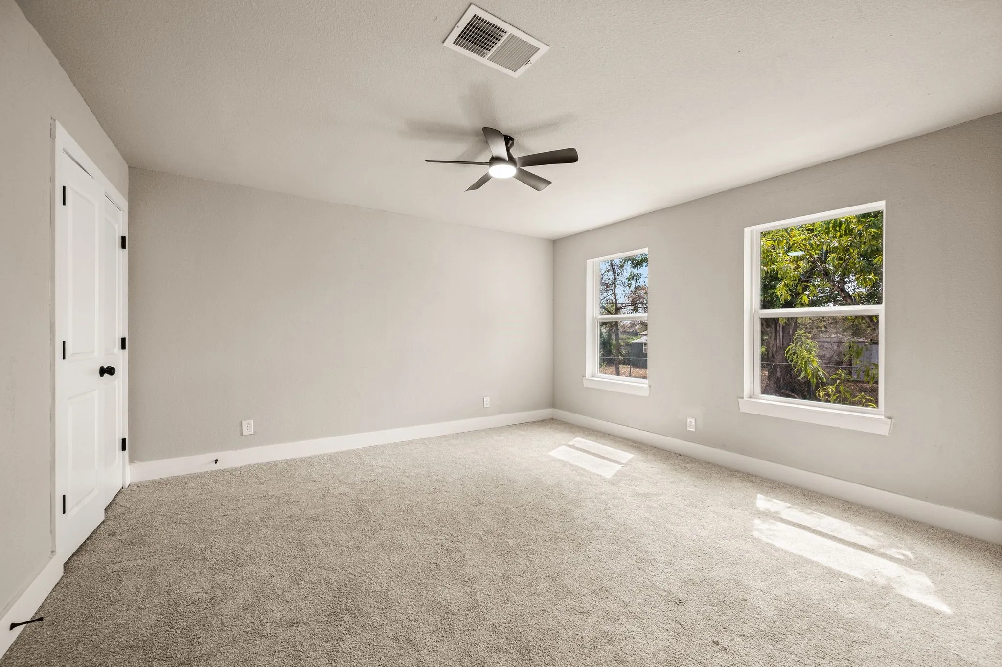 Single Family Residence For Sale in Tarrant County , 3855 Dowdell Street, Fort Worth, Texas 76119, 3 Bedroom, 2 Bathroom, Garage spaces, 1,425 Sqft, built in 1952, mls#21396805, Real Estate Agent in Fort Worth, Homes For Sale in Tarrant county, Homes For Sale in Fort Worth, Realtor in Fort Worth Texas, Real Estate Brokerage Independent Realty Texas, Luminita Cordes Realtor