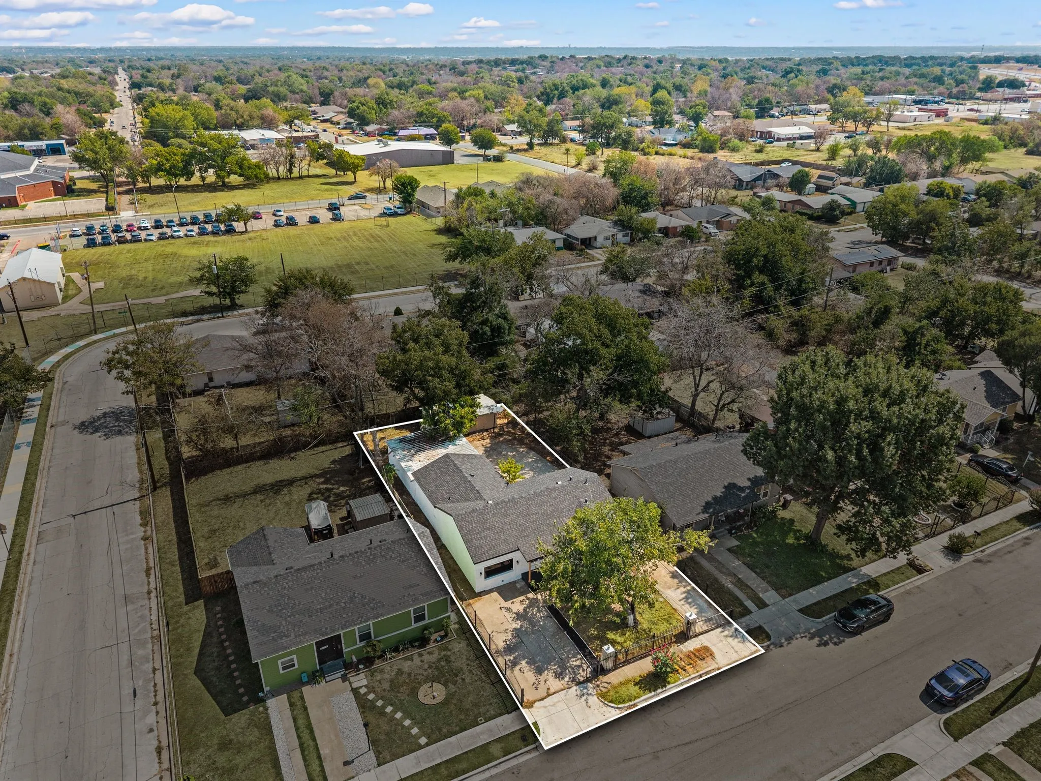 Single Family Residence For Sale in Tarrant County , 3855 Dowdell Street, Fort Worth, Texas 76119, 3 Bedroom, 2 Bathroom, Garage spaces, 1,425 Sqft, built in 1952, mls#21396805, Real Estate Agent in Fort Worth, Homes For Sale in Tarrant county, Homes For Sale in Fort Worth, Realtor in Fort Worth Texas, Real Estate Brokerage Independent Realty Texas, Luminita Cordes Realtor