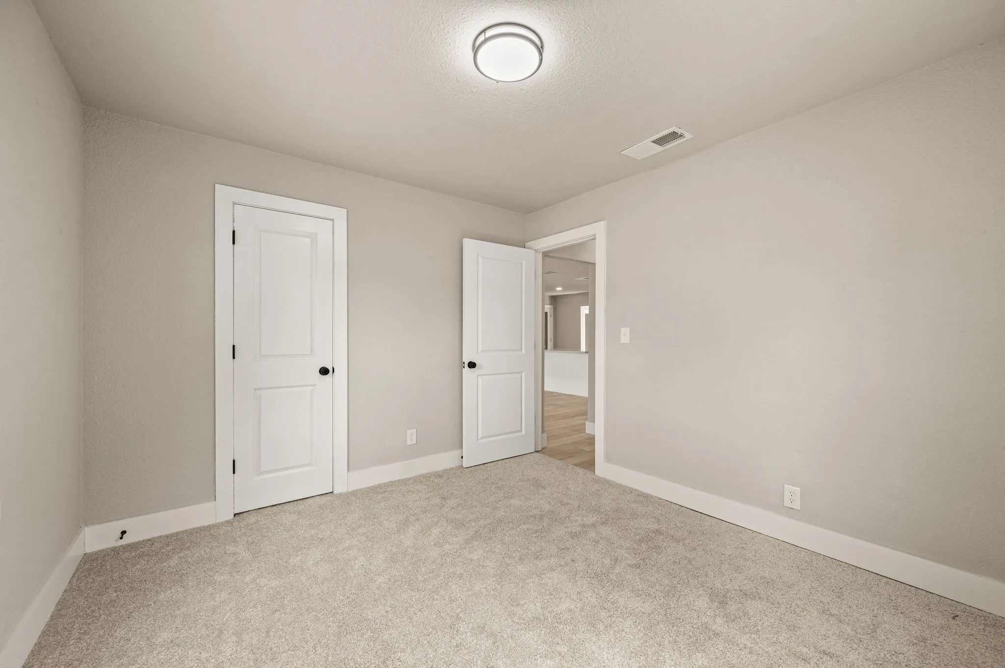 Single Family Residence For Sale in Tarrant County , 3855 Dowdell Street, Fort Worth, Texas 76119, 3 Bedroom, 2 Bathroom, Garage spaces, 1,425 Sqft, built in 1952, mls#21396805, Real Estate Agent in Fort Worth, Homes For Sale in Tarrant county, Homes For Sale in Fort Worth, Realtor in Fort Worth Texas, Real Estate Brokerage Independent Realty Texas, Luminita Cordes Realtor