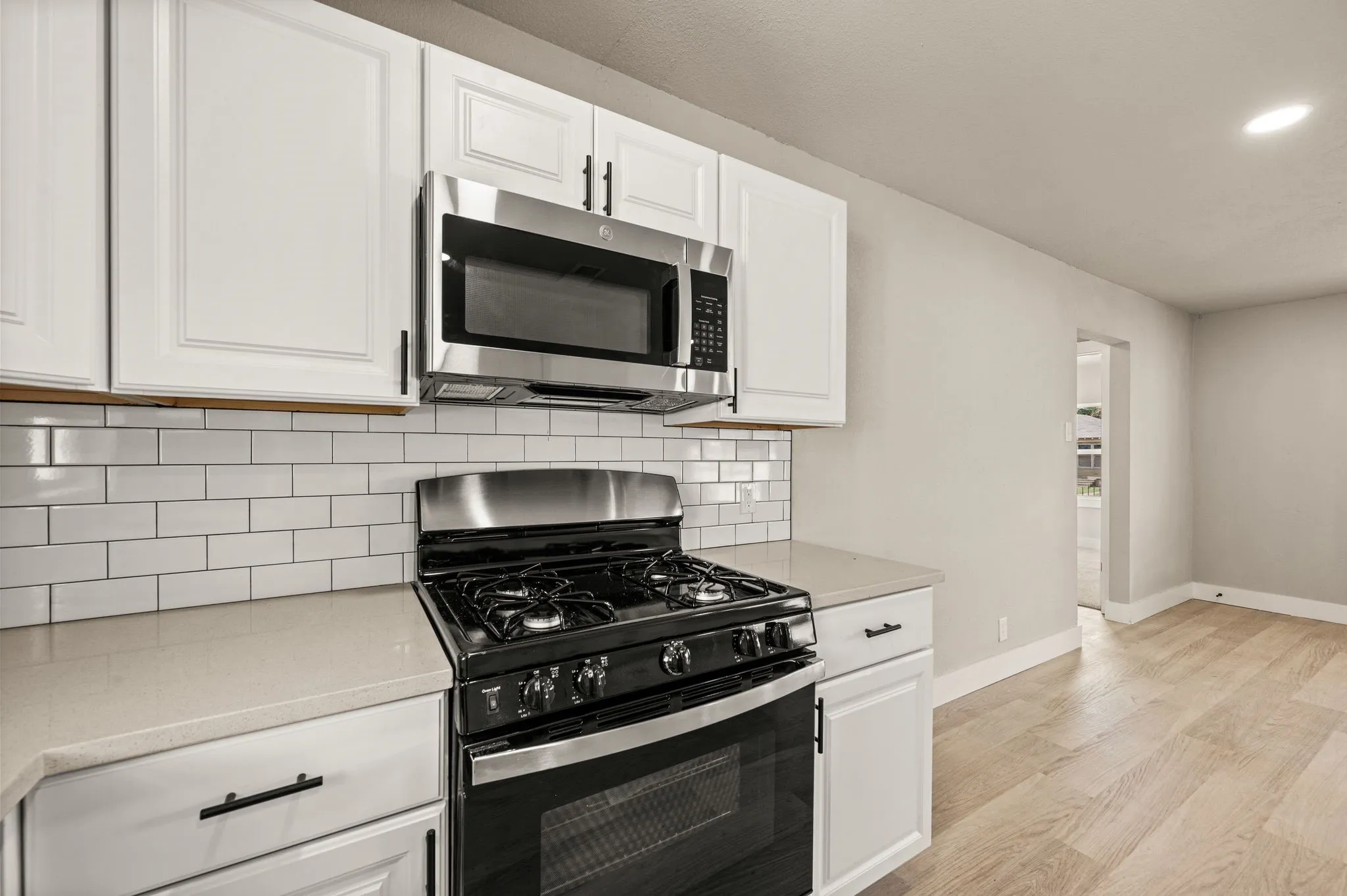 Single Family Residence For Sale in Tarrant County , 3855 Dowdell Street, Fort Worth, Texas 76119, 3 Bedroom, 2 Bathroom, Garage spaces, 1,425 Sqft, built in 1952, mls#21396805, Real Estate Agent in Fort Worth, Homes For Sale in Tarrant county, Homes For Sale in Fort Worth, Realtor in Fort Worth Texas, Real Estate Brokerage Independent Realty Texas, Luminita Cordes Realtor