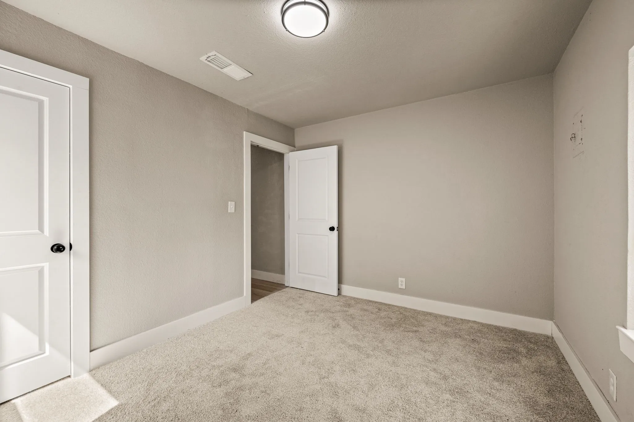 Single Family Residence For Sale in Tarrant County , 3855 Dowdell Street, Fort Worth, Texas 76119, 3 Bedroom, 2 Bathroom, Garage spaces, 1,425 Sqft, built in 1952, mls#21396805, Real Estate Agent in Fort Worth, Homes For Sale in Tarrant county, Homes For Sale in Fort Worth, Realtor in Fort Worth Texas, Real Estate Brokerage Independent Realty Texas, Luminita Cordes Realtor