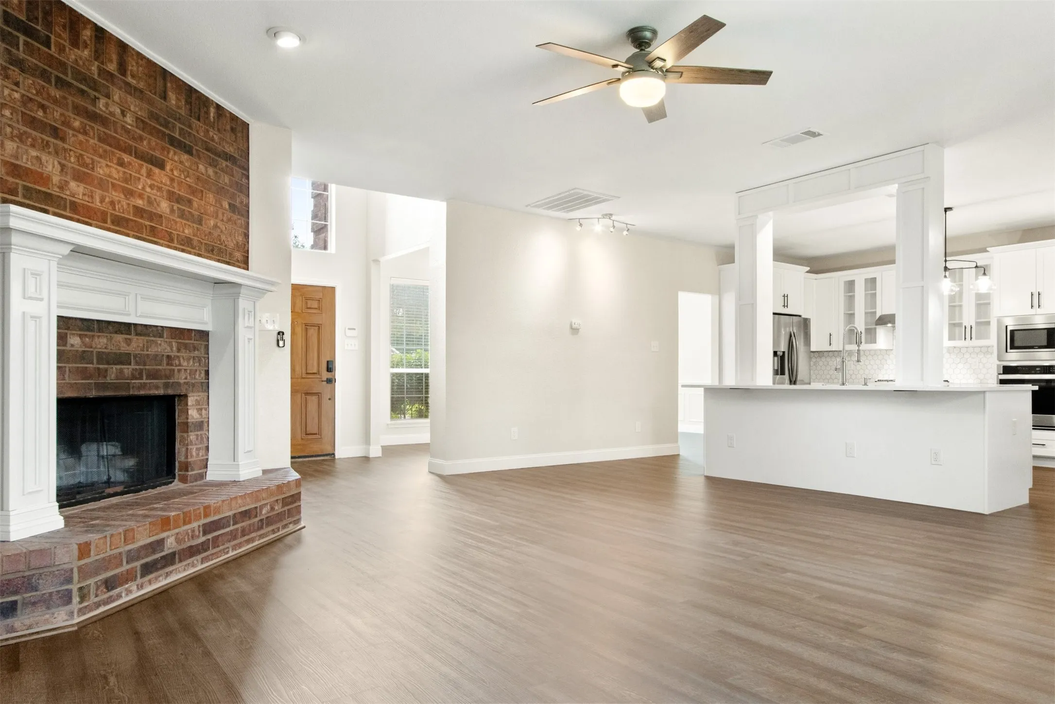 Single Family Residence For Rent in Collin County , 116 Glen Ridge Drive, Murphy, Texas 75094, 4 Bedroom, 3 Bathroom, 2 Garage spaces, 2,847 Sqft, built in 1998, mls#21396806, Real Estate Agent in Murphy, Homes For Rent in Collin county, Homes For Rent in Murphy, Realtor in Murphy Texas, Real Estate Brokerage Independent Realty Texas, Luminita Cordes Realtor