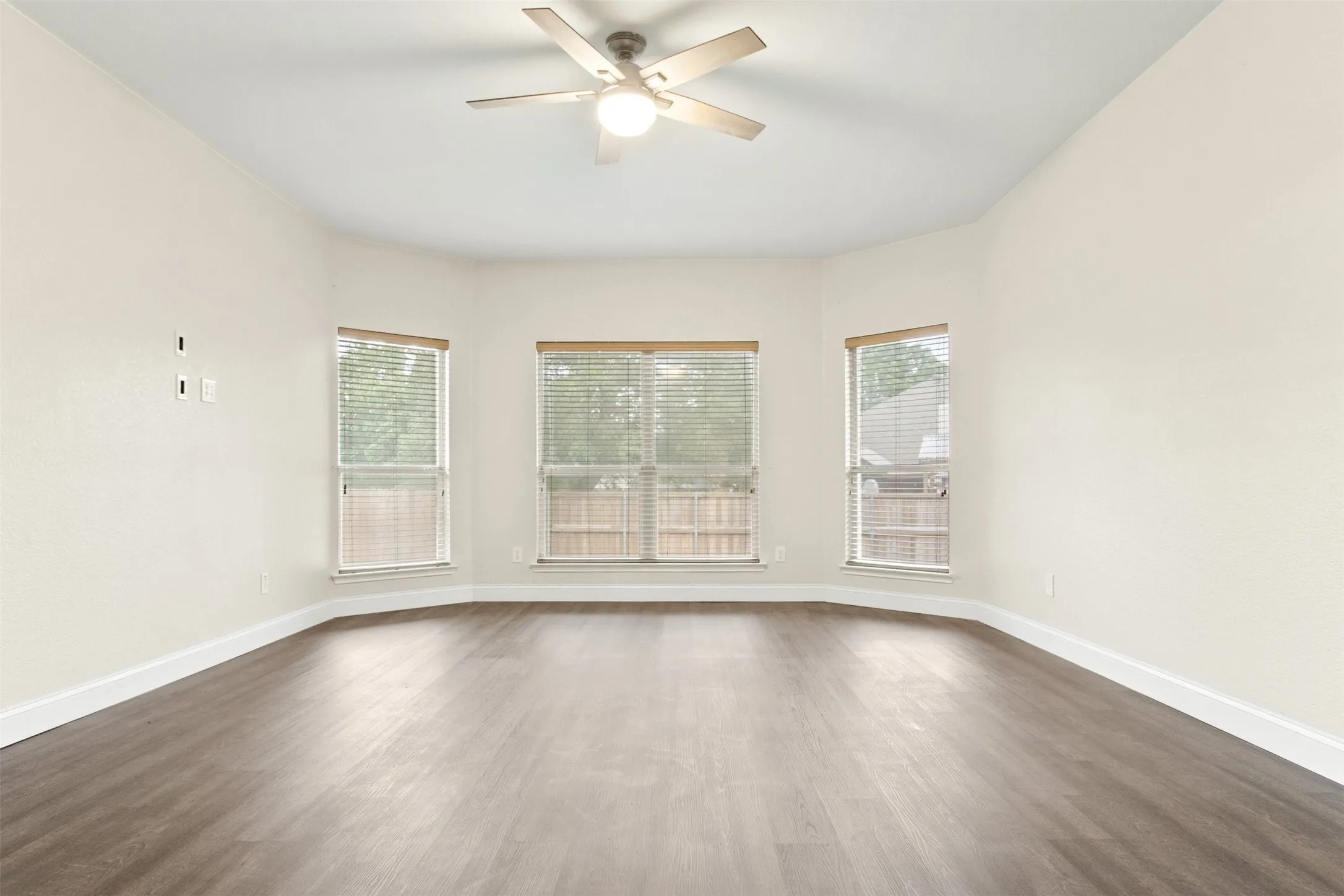 Single Family Residence For Rent in Collin County , 116 Glen Ridge Drive, Murphy, Texas 75094, 4 Bedroom, 3 Bathroom, 2 Garage spaces, 2,847 Sqft, built in 1998, mls#21396806, Real Estate Agent in Murphy, Homes For Rent in Collin county, Homes For Rent in Murphy, Realtor in Murphy Texas, Real Estate Brokerage Independent Realty Texas, Luminita Cordes Realtor