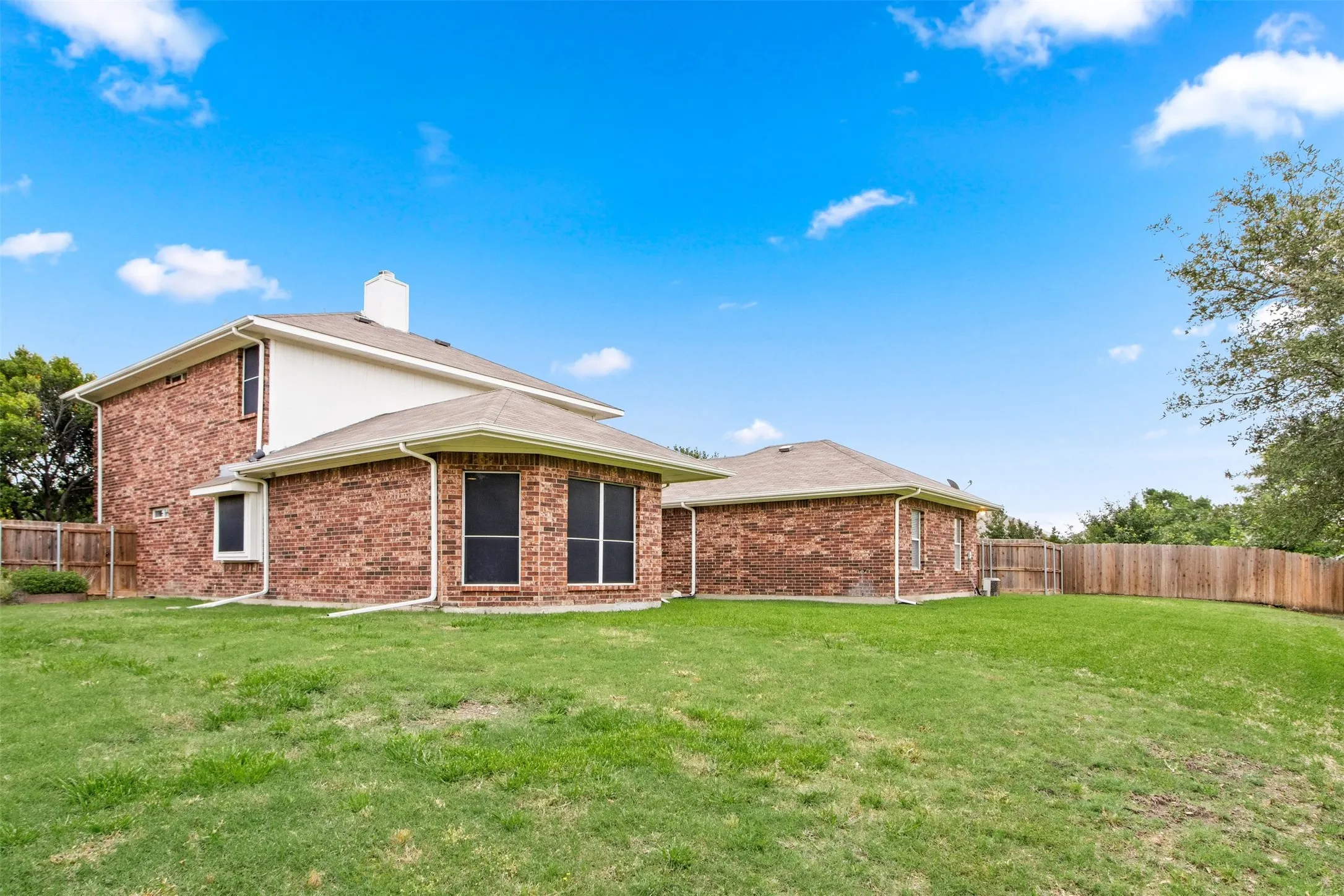 Single Family Residence For Rent in Collin County , 116 Glen Ridge Drive, Murphy, Texas 75094, 4 Bedroom, 3 Bathroom, 2 Garage spaces, 2,847 Sqft, built in 1998, mls#21396806, Real Estate Agent in Murphy, Homes For Rent in Collin county, Homes For Rent in Murphy, Realtor in Murphy Texas, Real Estate Brokerage Independent Realty Texas, Luminita Cordes Realtor