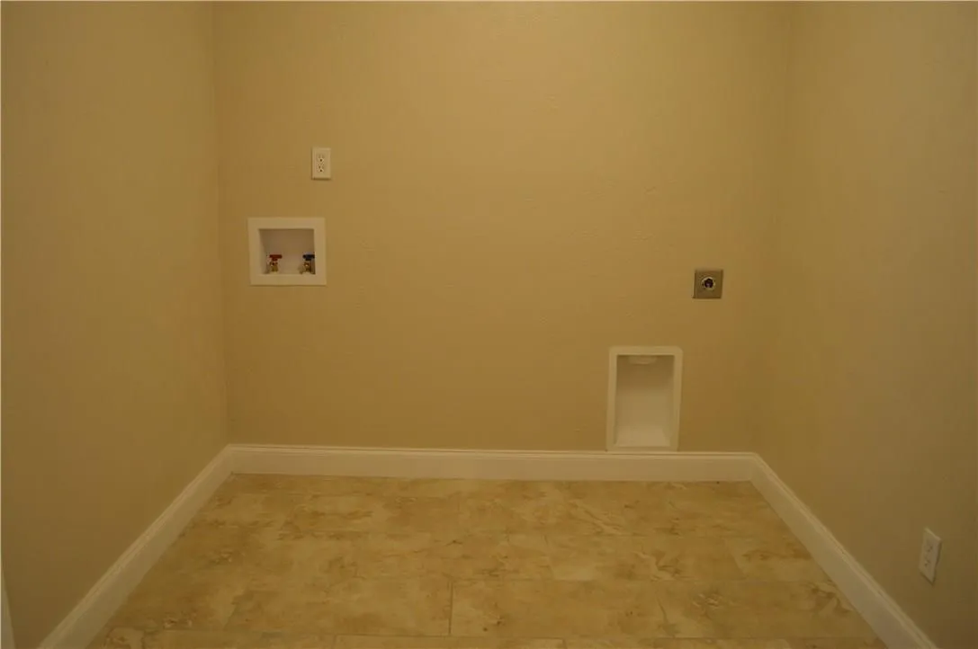 Single Family Residence For Rent in Denton County , 5125 Shannon Drive, The Colony, Texas 75056, 3 Bedroom, 2 Bathroom, 2 Garage spaces, 1,791 Sqft, built in 1977, mls#21396808, Real Estate Agent in The Colony, Homes For Rent in Denton county, Homes For Rent in The Colony, Realtor in The Colony Texas, Real Estate Brokerage Independent Realty Texas, Luminita Cordes Realtor