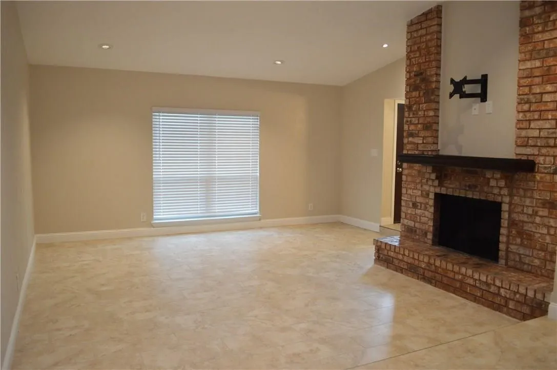Single Family Residence For Rent in Denton County , 5125 Shannon Drive, The Colony, Texas 75056, 3 Bedroom, 2 Bathroom, 2 Garage spaces, 1,791 Sqft, built in 1977, mls#21396808, Real Estate Agent in The Colony, Homes For Rent in Denton county, Homes For Rent in The Colony, Realtor in The Colony Texas, Real Estate Brokerage Independent Realty Texas, Luminita Cordes Realtor
