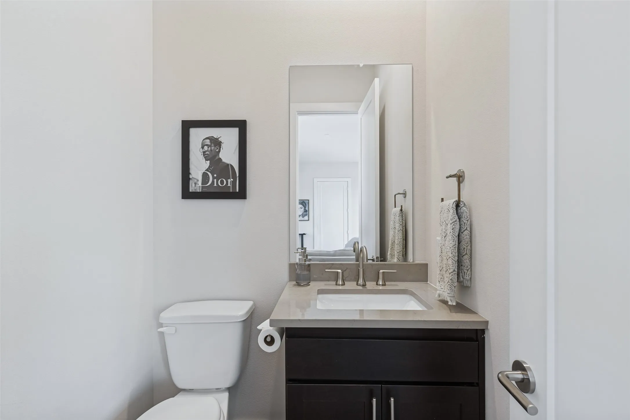 Single Family Residence For Sale in Dallas County , 4146 Maison Ridge, Dallas, Texas 75219, 3 Bedroom, 4 Bathroom, 2 Garage spaces, 2,722 Sqft, built in 2020, mls#21383893, Real Estate Agent in Dallas, Homes For Sale in Dallas county, Homes For Sale in Dallas, Realtor in Dallas Texas, Real Estate Brokerage Independent Realty Texas, Luminita Cordes Realtor