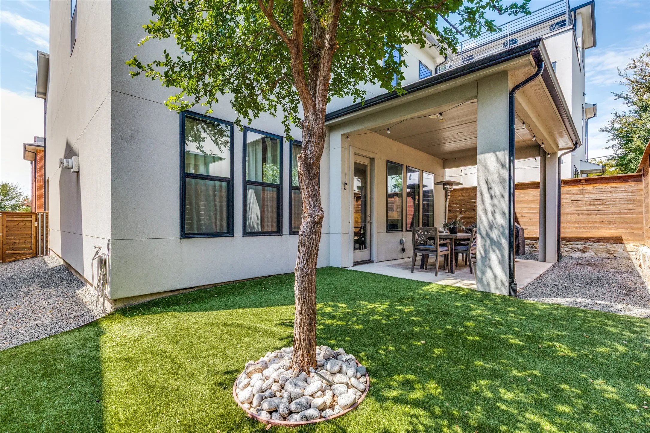 Single Family Residence For Rent in Dallas County , 4146 Maison Ridge, Dallas, Texas 75219, 3 Bedroom, 4 Bathroom, 2 Garage spaces, 2,722 Sqft, built in 2020, mls#21396813, Real Estate Agent in Dallas, Homes For Rent in Dallas county, Homes For Rent in Dallas, Realtor in Dallas Texas, Real Estate Brokerage Independent Realty Texas, Luminita Cordes Realtor