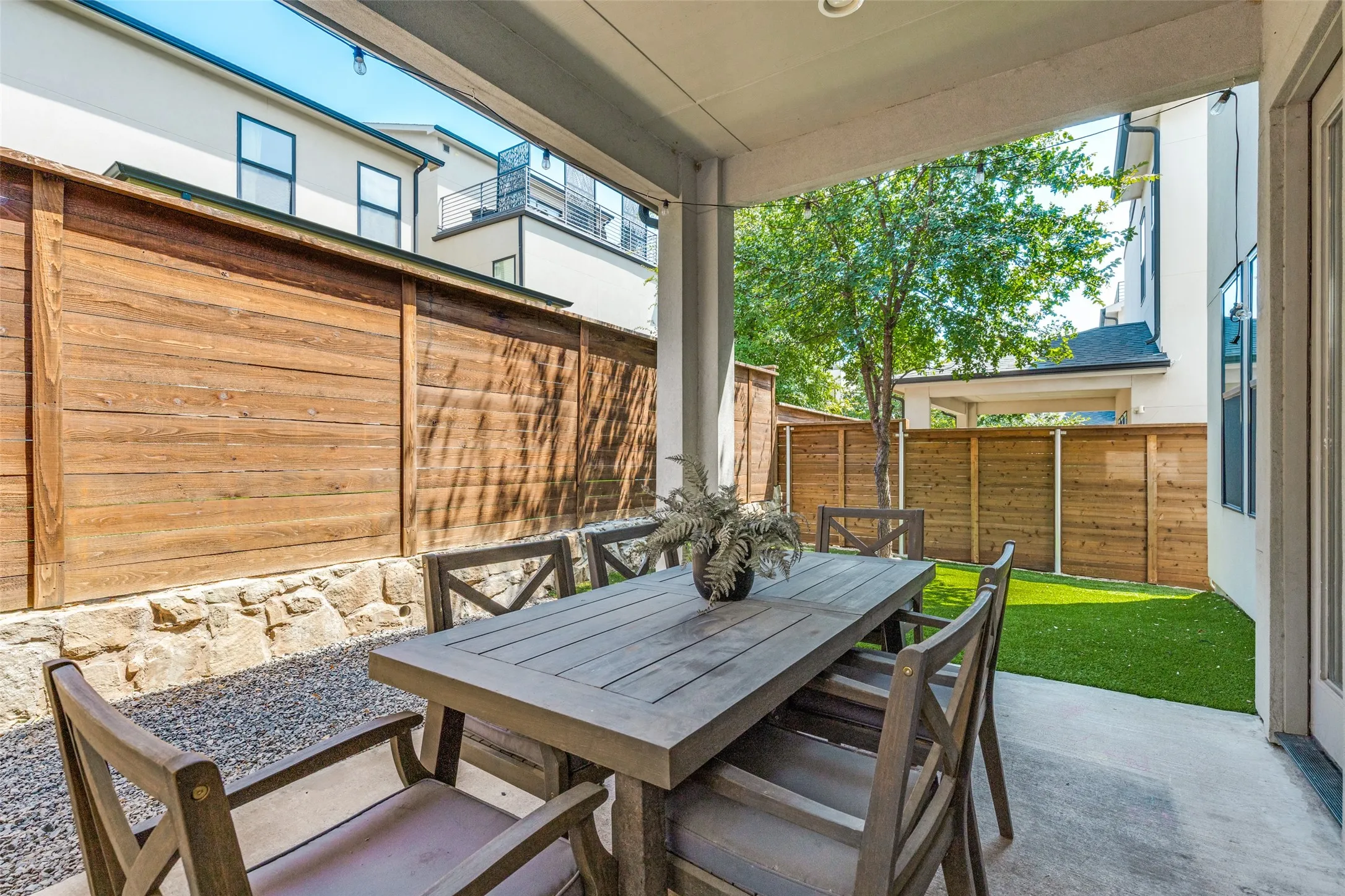 Single Family Residence For Rent in Dallas County , 4146 Maison Ridge, Dallas, Texas 75219, 3 Bedroom, 4 Bathroom, 2 Garage spaces, 2,722 Sqft, built in 2020, mls#21396813, Real Estate Agent in Dallas, Homes For Rent in Dallas county, Homes For Rent in Dallas, Realtor in Dallas Texas, Real Estate Brokerage Independent Realty Texas, Luminita Cordes Realtor