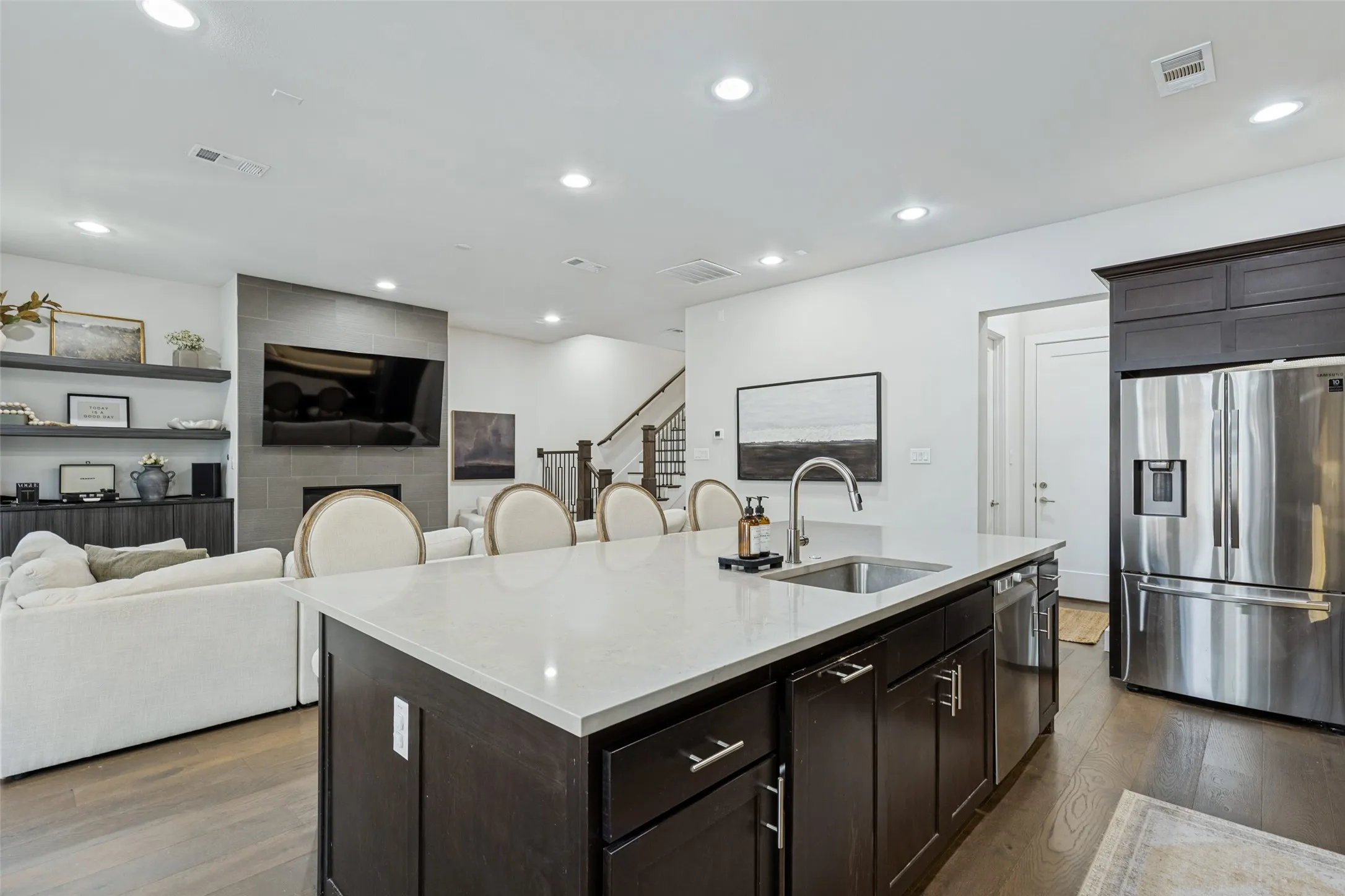 Single Family Residence For Rent in Dallas County , 4146 Maison Ridge, Dallas, Texas 75219, 3 Bedroom, 4 Bathroom, 2 Garage spaces, 2,722 Sqft, built in 2020, mls#21396813, Real Estate Agent in Dallas, Homes For Rent in Dallas county, Homes For Rent in Dallas, Realtor in Dallas Texas, Real Estate Brokerage Independent Realty Texas, Luminita Cordes Realtor