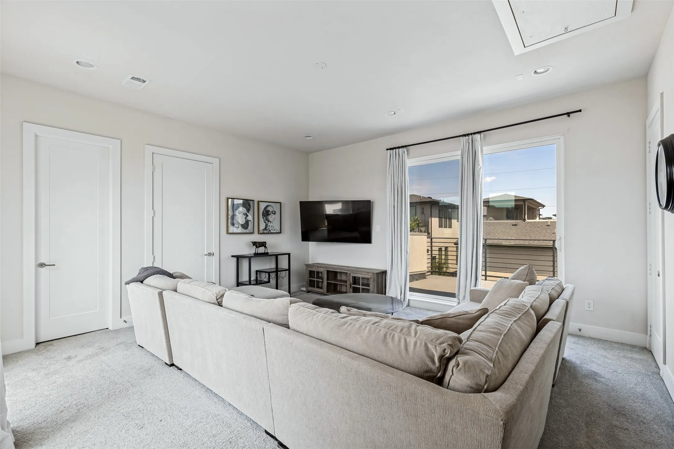 Single Family Residence For Rent in Dallas County , 4146 Maison Ridge, Dallas, Texas 75219, 3 Bedroom, 4 Bathroom, 2 Garage spaces, 2,722 Sqft, built in 2020, mls#21396813, Real Estate Agent in Dallas, Homes For Rent in Dallas county, Homes For Rent in Dallas, Realtor in Dallas Texas, Real Estate Brokerage Independent Realty Texas, Luminita Cordes Realtor