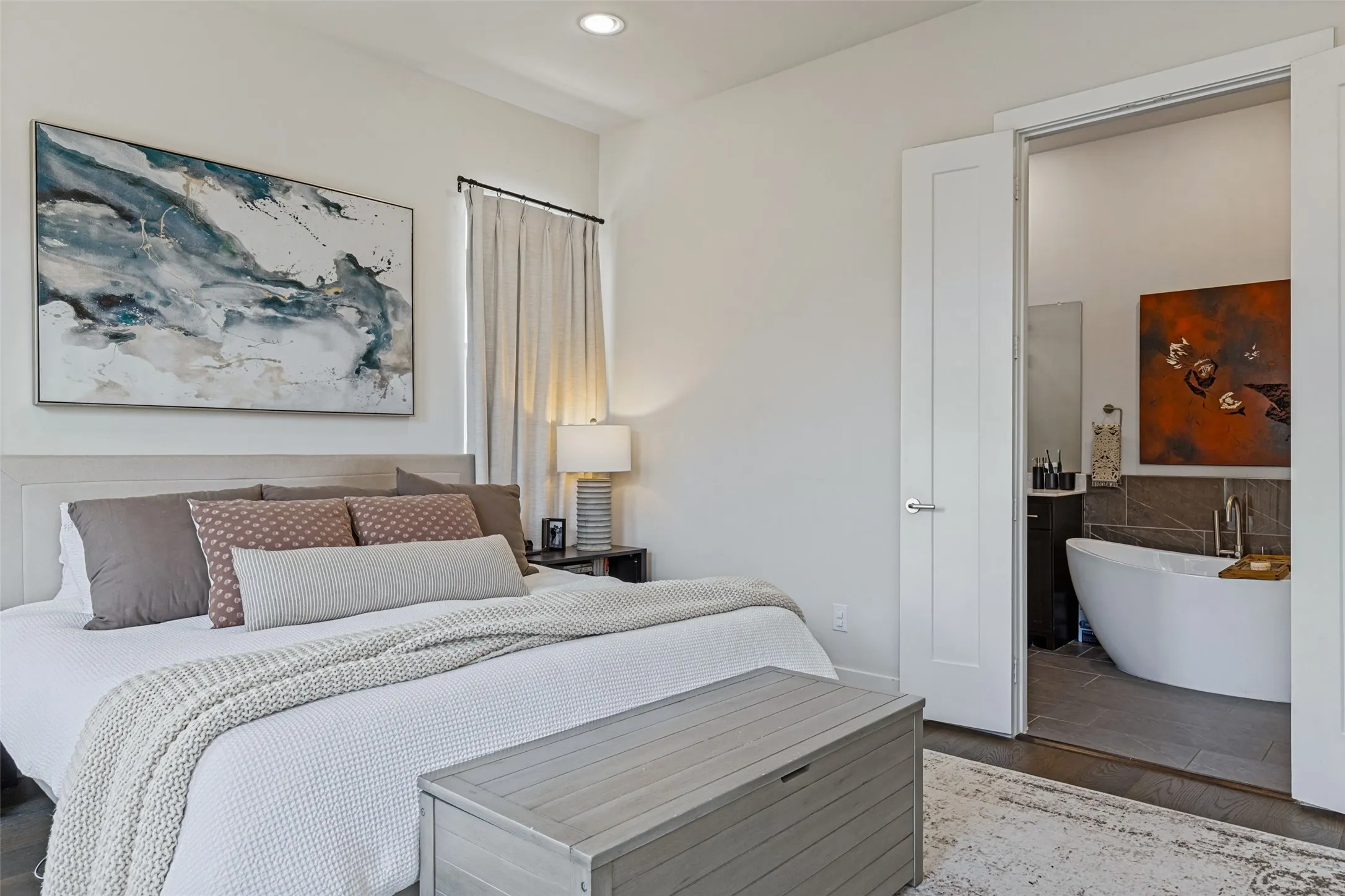 Single Family Residence For Rent in Dallas County , 4146 Maison Ridge, Dallas, Texas 75219, 3 Bedroom, 4 Bathroom, 2 Garage spaces, 2,722 Sqft, built in 2020, mls#21396813, Real Estate Agent in Dallas, Homes For Rent in Dallas county, Homes For Rent in Dallas, Realtor in Dallas Texas, Real Estate Brokerage Independent Realty Texas, Luminita Cordes Realtor