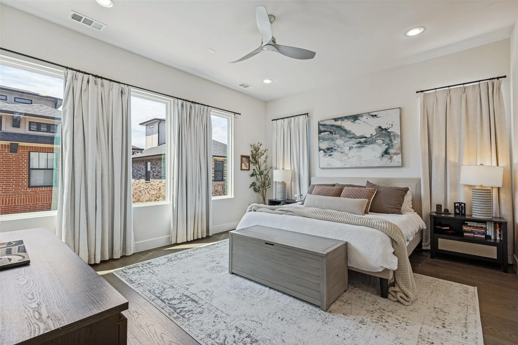 Single Family Residence For Rent in Dallas County , 4146 Maison Ridge, Dallas, Texas 75219, 3 Bedroom, 4 Bathroom, 2 Garage spaces, 2,722 Sqft, built in 2020, mls#21396813, Real Estate Agent in Dallas, Homes For Rent in Dallas county, Homes For Rent in Dallas, Realtor in Dallas Texas, Real Estate Brokerage Independent Realty Texas, Luminita Cordes Realtor