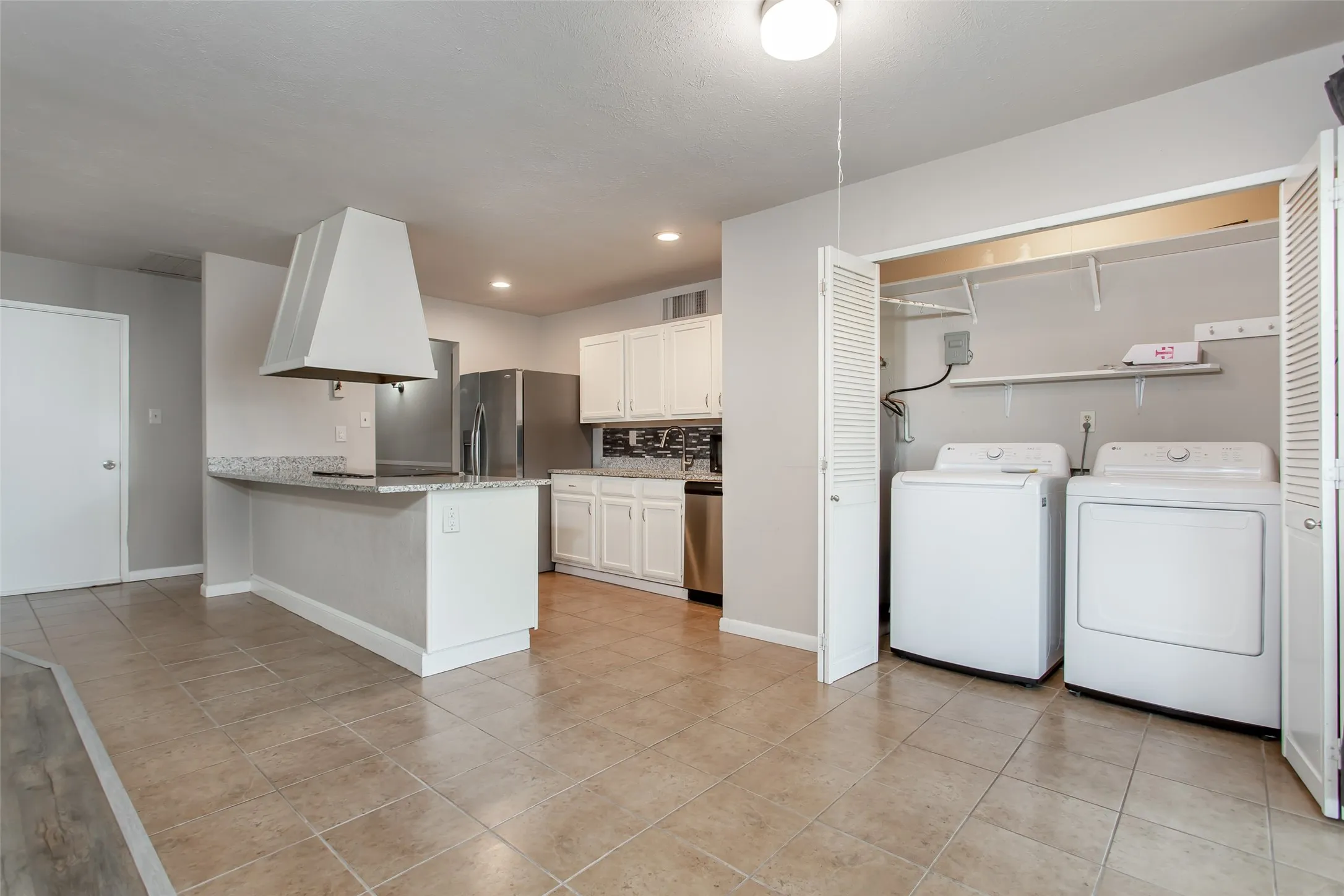 Single Family Residence For Rent in Collin County , 622 Valley View Drive, Allen, Texas 75002, 3 Bedroom, 2 Bathroom, 1 Garage spaces, 1,430 Sqft, built in 1979, mls#21392733, Real Estate Agent in Allen, Homes For Rent in Collin county, Homes For Rent in Allen, Realtor in Allen Texas, Real Estate Brokerage Independent Realty Texas, Luminita Cordes Realtor