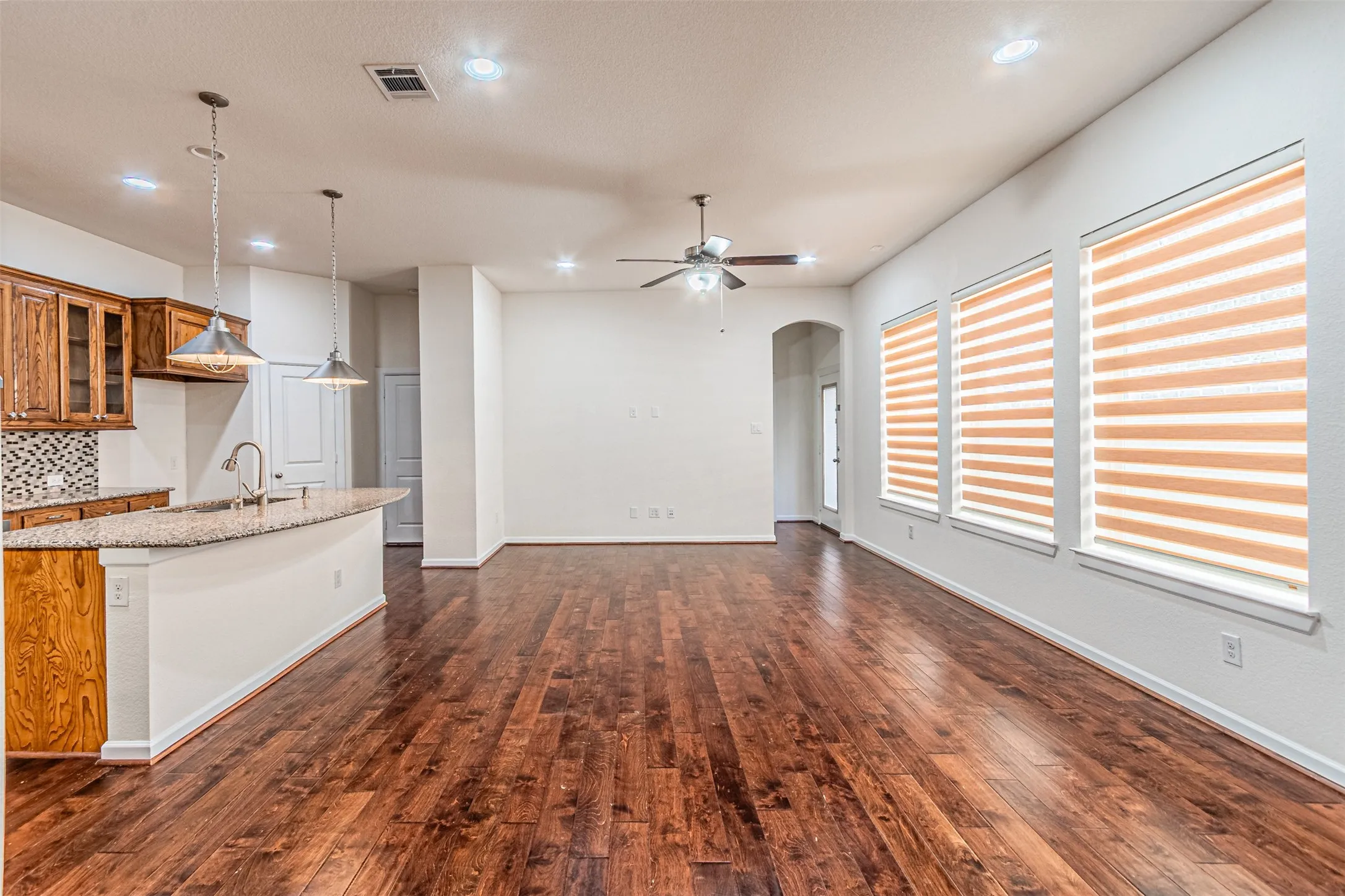 Single Family Residence For Rent in Dallas County , 6769 E Prospect Way, Irving, Texas 75063, 4 Bedroom, 4 Bathroom, 2 Garage spaces, 3,054 Sqft, built in 2017, mls#21395410, Real Estate Agent in Irving, Homes For Rent in Dallas county, Homes For Rent in Irving, Realtor in Irving Texas, Real Estate Brokerage Independent Realty Texas, Luminita Cordes Realtor