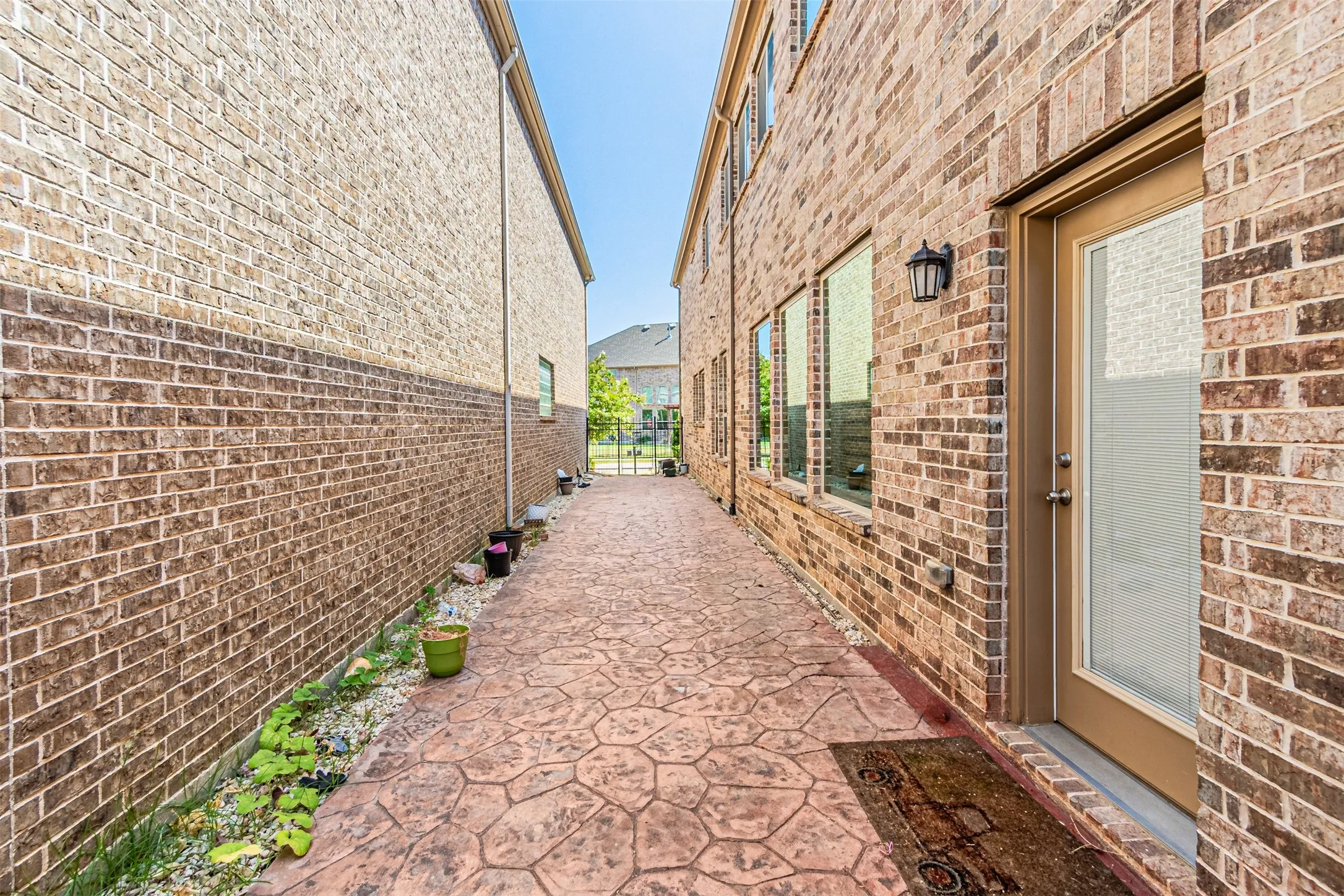 Single Family Residence For Rent in Dallas County , 6769 E Prospect Way, Irving, Texas 75063, 4 Bedroom, 4 Bathroom, 2 Garage spaces, 3,054 Sqft, built in 2017, mls#21395410, Real Estate Agent in Irving, Homes For Rent in Dallas county, Homes For Rent in Irving, Realtor in Irving Texas, Real Estate Brokerage Independent Realty Texas, Luminita Cordes Realtor