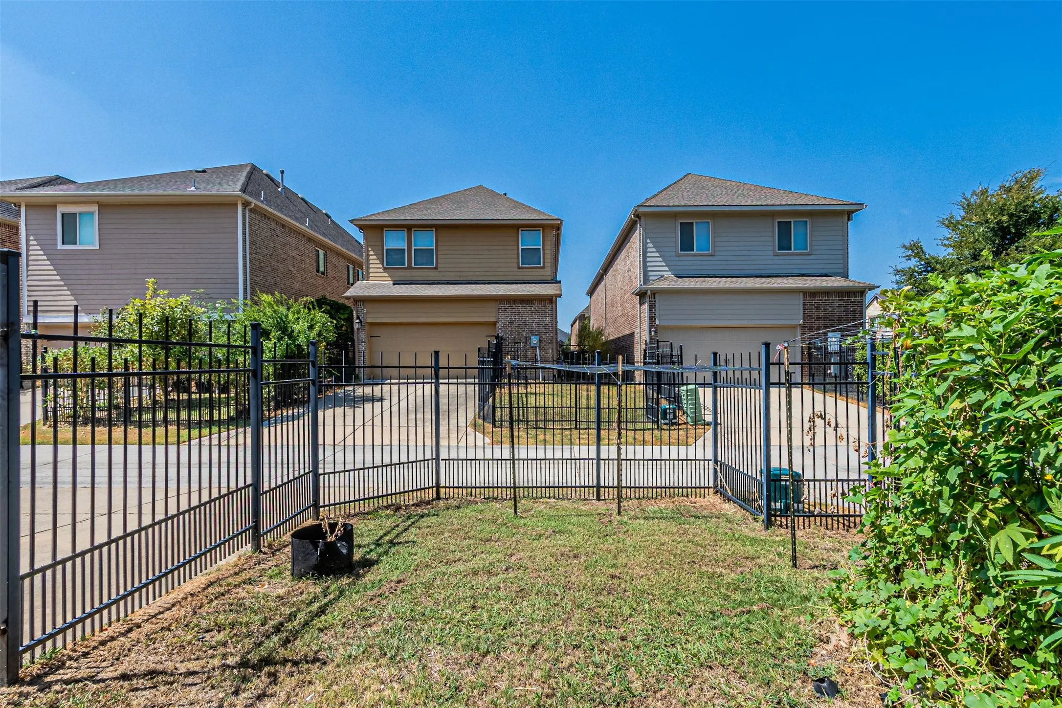 Single Family Residence For Rent in Dallas County , 6769 E Prospect Way, Irving, Texas 75063, 4 Bedroom, 4 Bathroom, 2 Garage spaces, 3,054 Sqft, built in 2017, mls#21395410, Real Estate Agent in Irving, Homes For Rent in Dallas county, Homes For Rent in Irving, Realtor in Irving Texas, Real Estate Brokerage Independent Realty Texas, Luminita Cordes Realtor