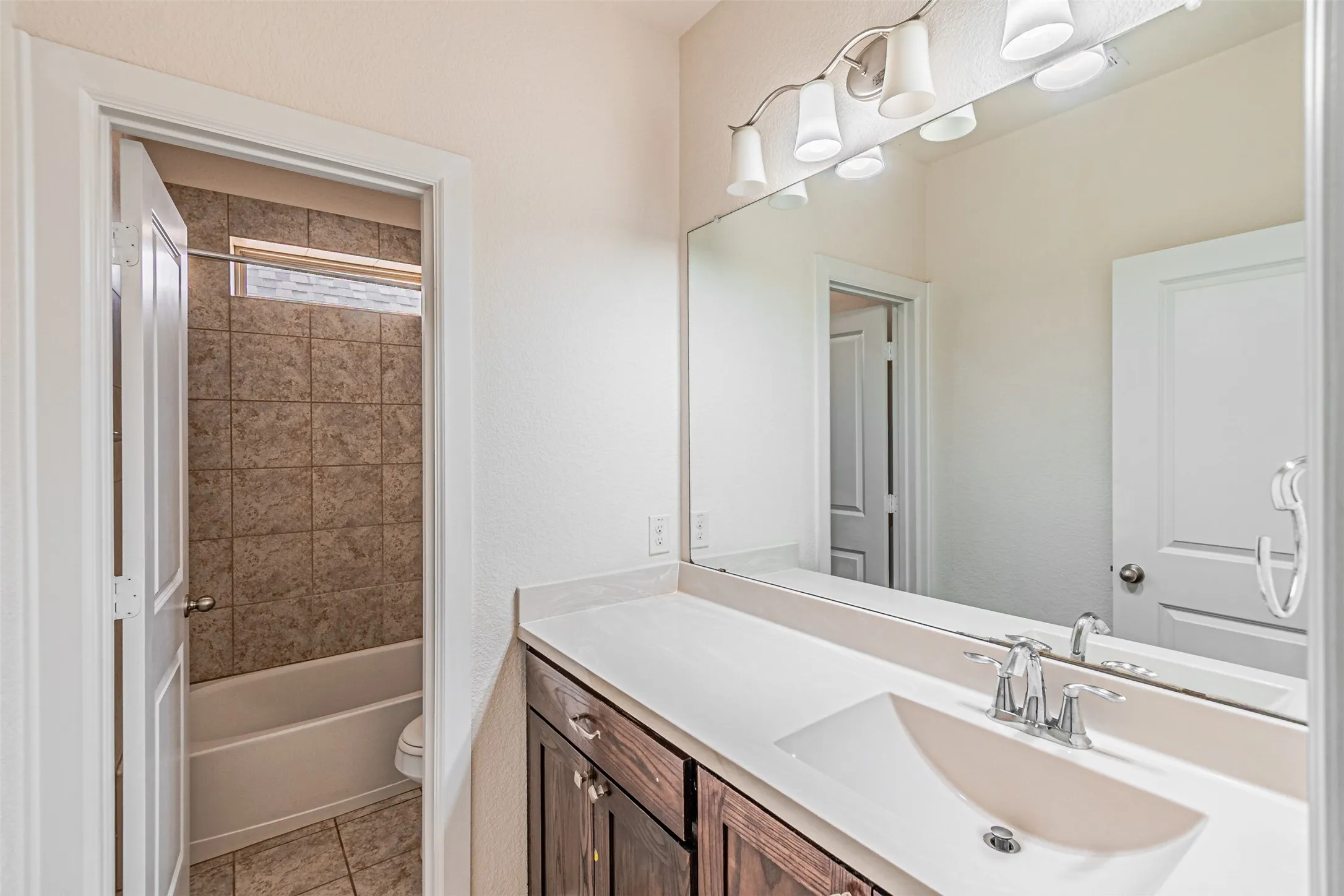 Single Family Residence For Rent in Dallas County , 6769 E Prospect Way, Irving, Texas 75063, 4 Bedroom, 4 Bathroom, 2 Garage spaces, 3,054 Sqft, built in 2017, mls#21395410, Real Estate Agent in Irving, Homes For Rent in Dallas county, Homes For Rent in Irving, Realtor in Irving Texas, Real Estate Brokerage Independent Realty Texas, Luminita Cordes Realtor