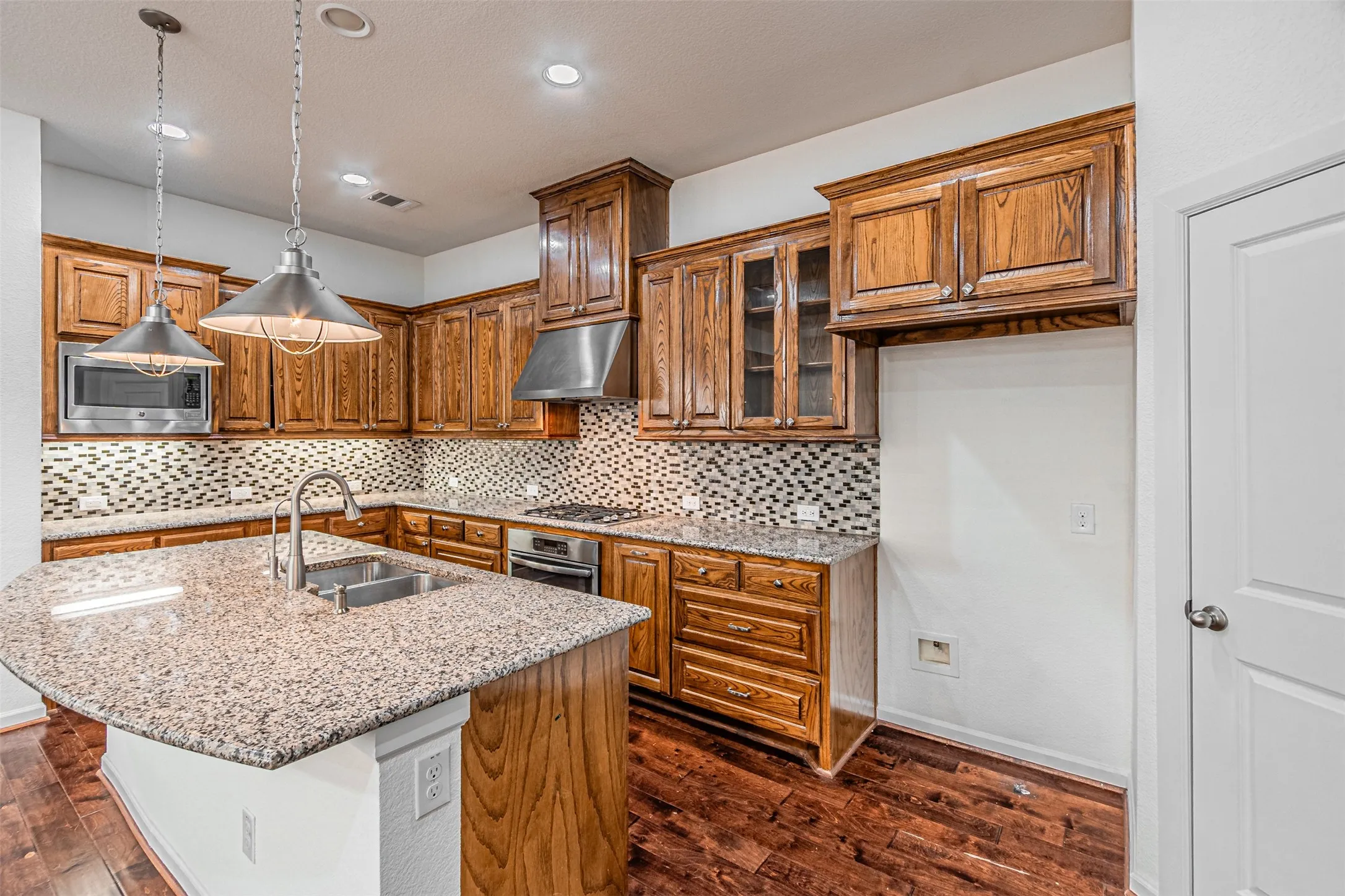 Single Family Residence For Rent in Dallas County , 6769 E Prospect Way, Irving, Texas 75063, 4 Bedroom, 4 Bathroom, 2 Garage spaces, 3,054 Sqft, built in 2017, mls#21395410, Real Estate Agent in Irving, Homes For Rent in Dallas county, Homes For Rent in Irving, Realtor in Irving Texas, Real Estate Brokerage Independent Realty Texas, Luminita Cordes Realtor