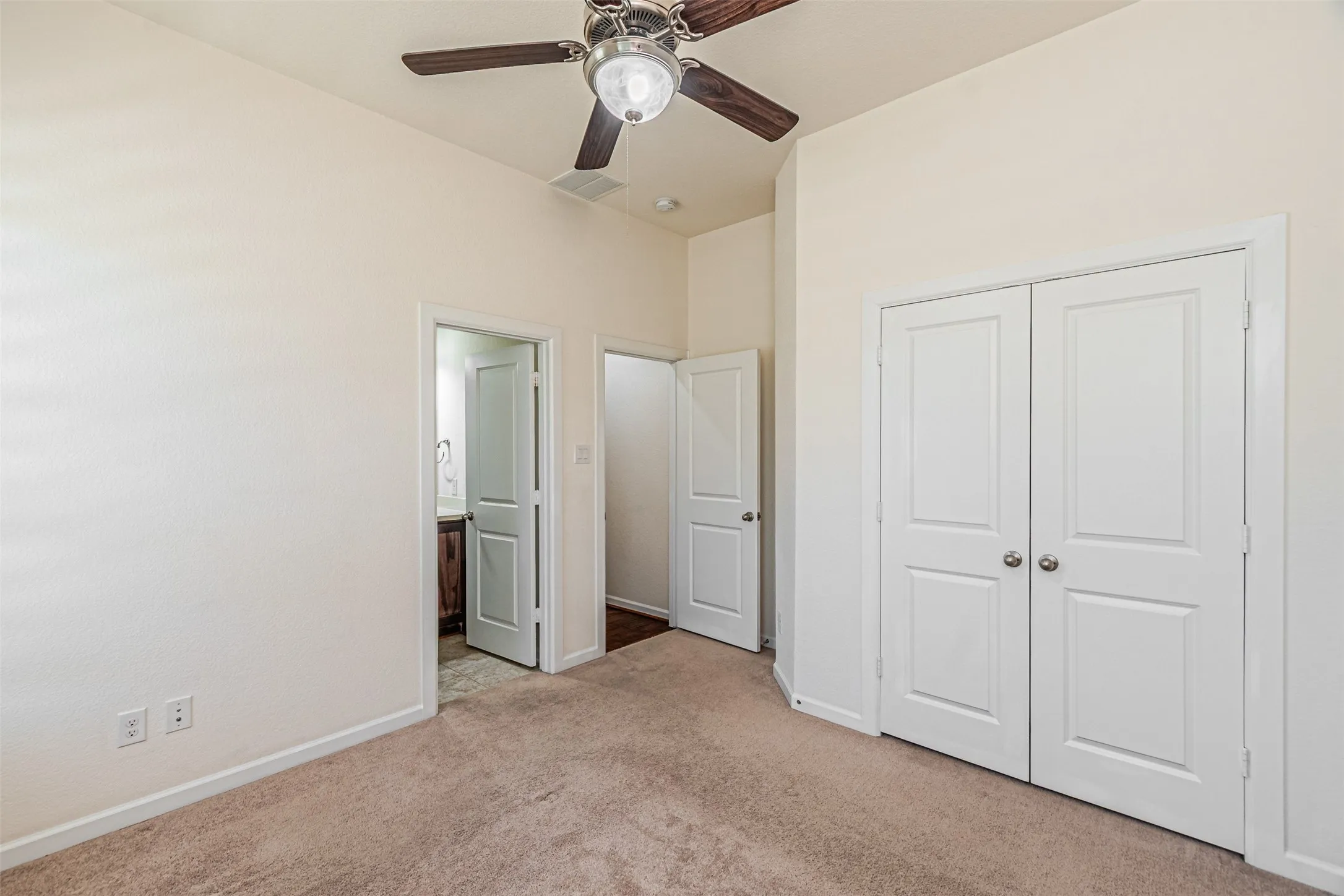 Single Family Residence For Rent in Dallas County , 6769 E Prospect Way, Irving, Texas 75063, 4 Bedroom, 4 Bathroom, 2 Garage spaces, 3,054 Sqft, built in 2017, mls#21395410, Real Estate Agent in Irving, Homes For Rent in Dallas county, Homes For Rent in Irving, Realtor in Irving Texas, Real Estate Brokerage Independent Realty Texas, Luminita Cordes Realtor