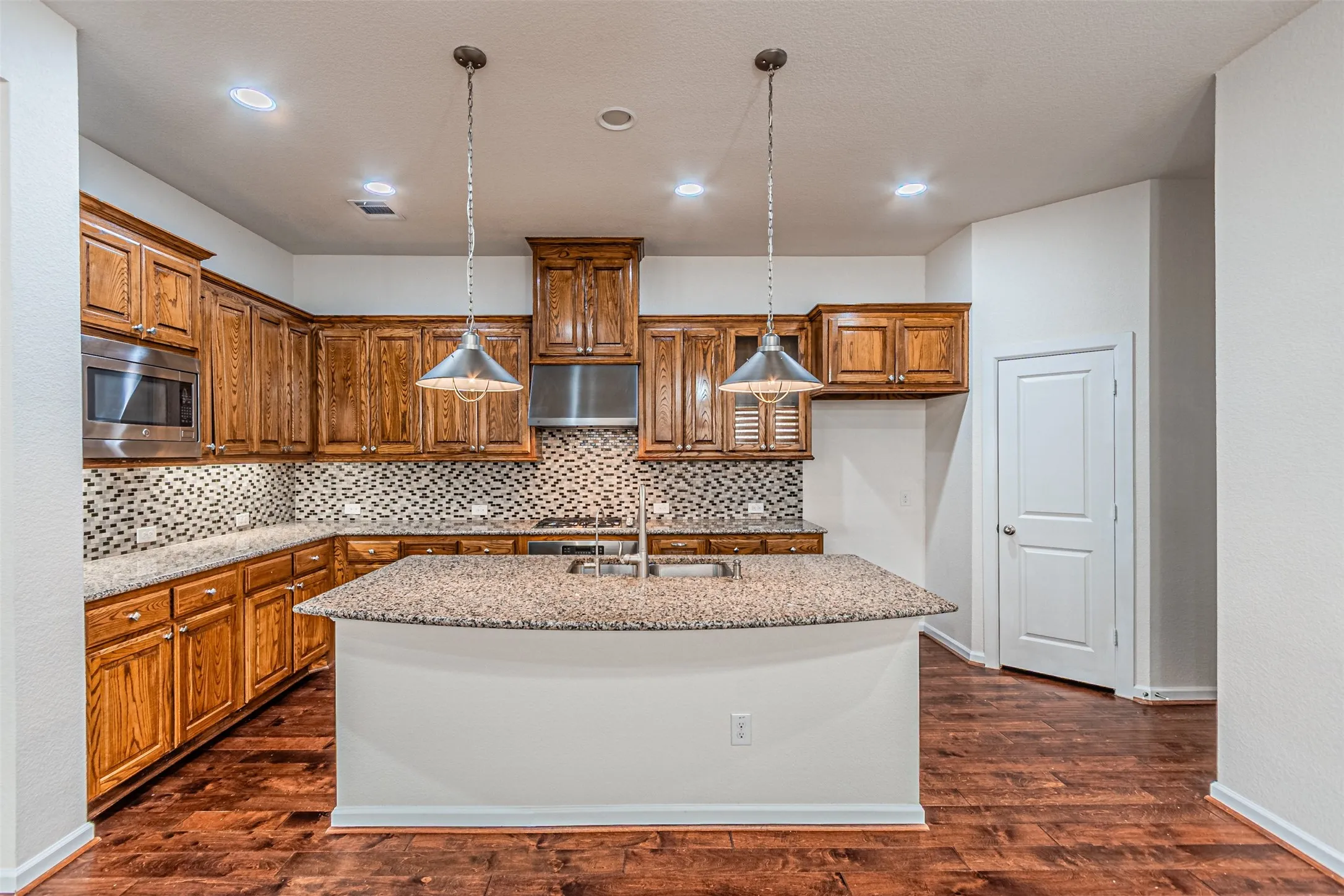 Single Family Residence For Rent in Dallas County , 6769 E Prospect Way, Irving, Texas 75063, 4 Bedroom, 4 Bathroom, 2 Garage spaces, 3,054 Sqft, built in 2017, mls#21395410, Real Estate Agent in Irving, Homes For Rent in Dallas county, Homes For Rent in Irving, Realtor in Irving Texas, Real Estate Brokerage Independent Realty Texas, Luminita Cordes Realtor